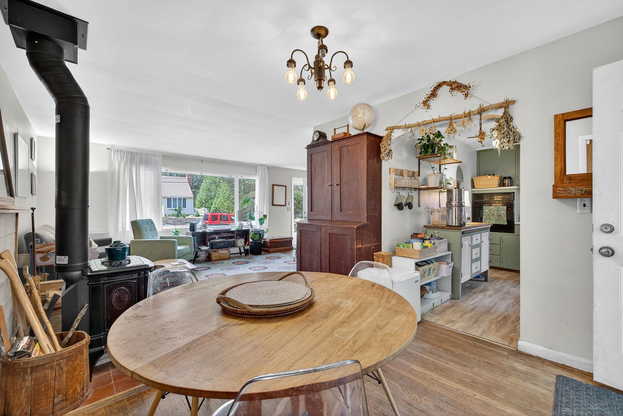 Portsmouth, New Hampshire, 03801, United States, 3 Bedrooms Bedrooms, ,1 BathroomBathrooms,Residential,For Sale,1934652