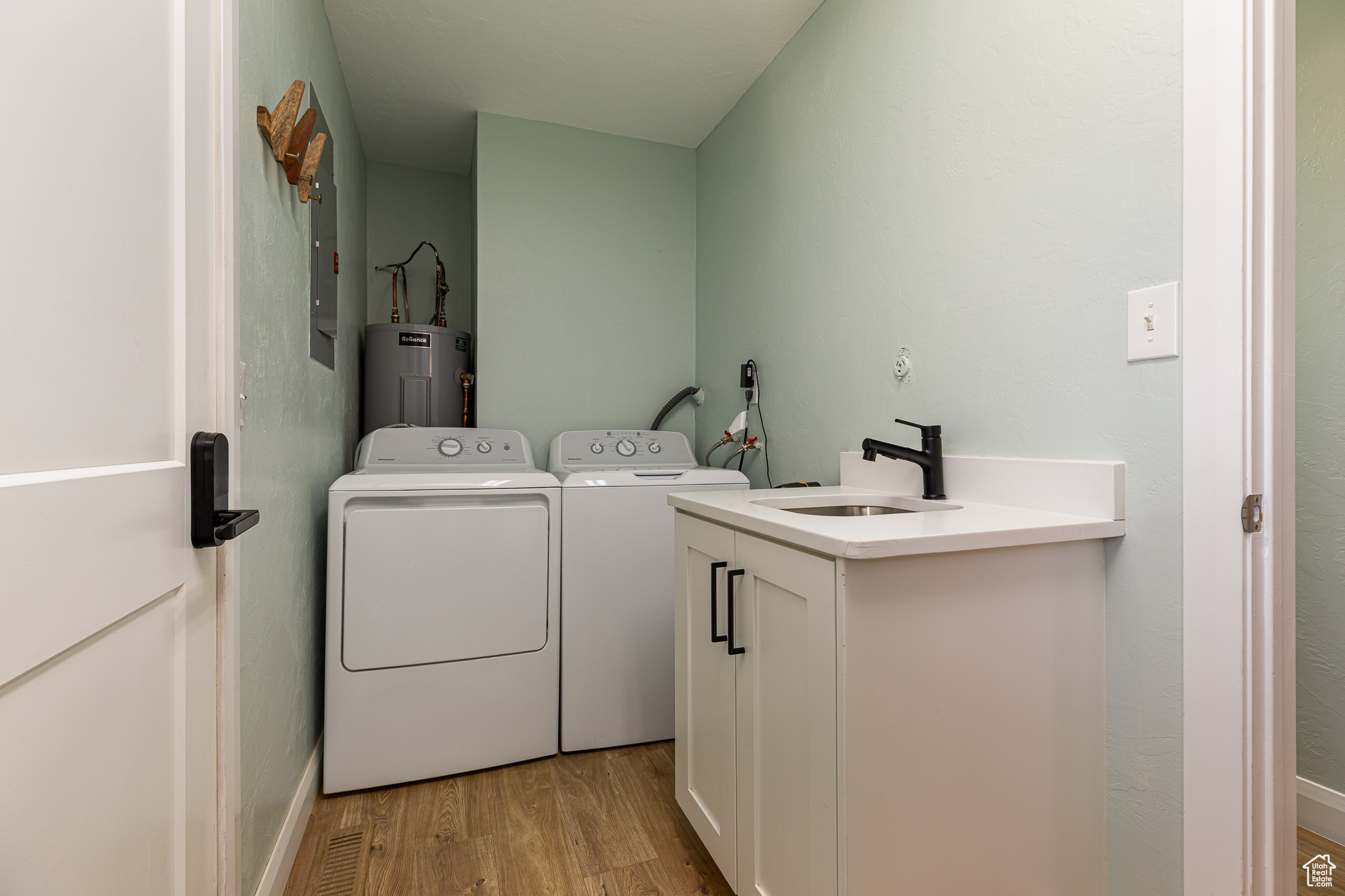 Kanab, Utah, 84741, United States, 3 Bedrooms Bedrooms, ,2 BathroomsBathrooms,Residential,For Sale,1856860