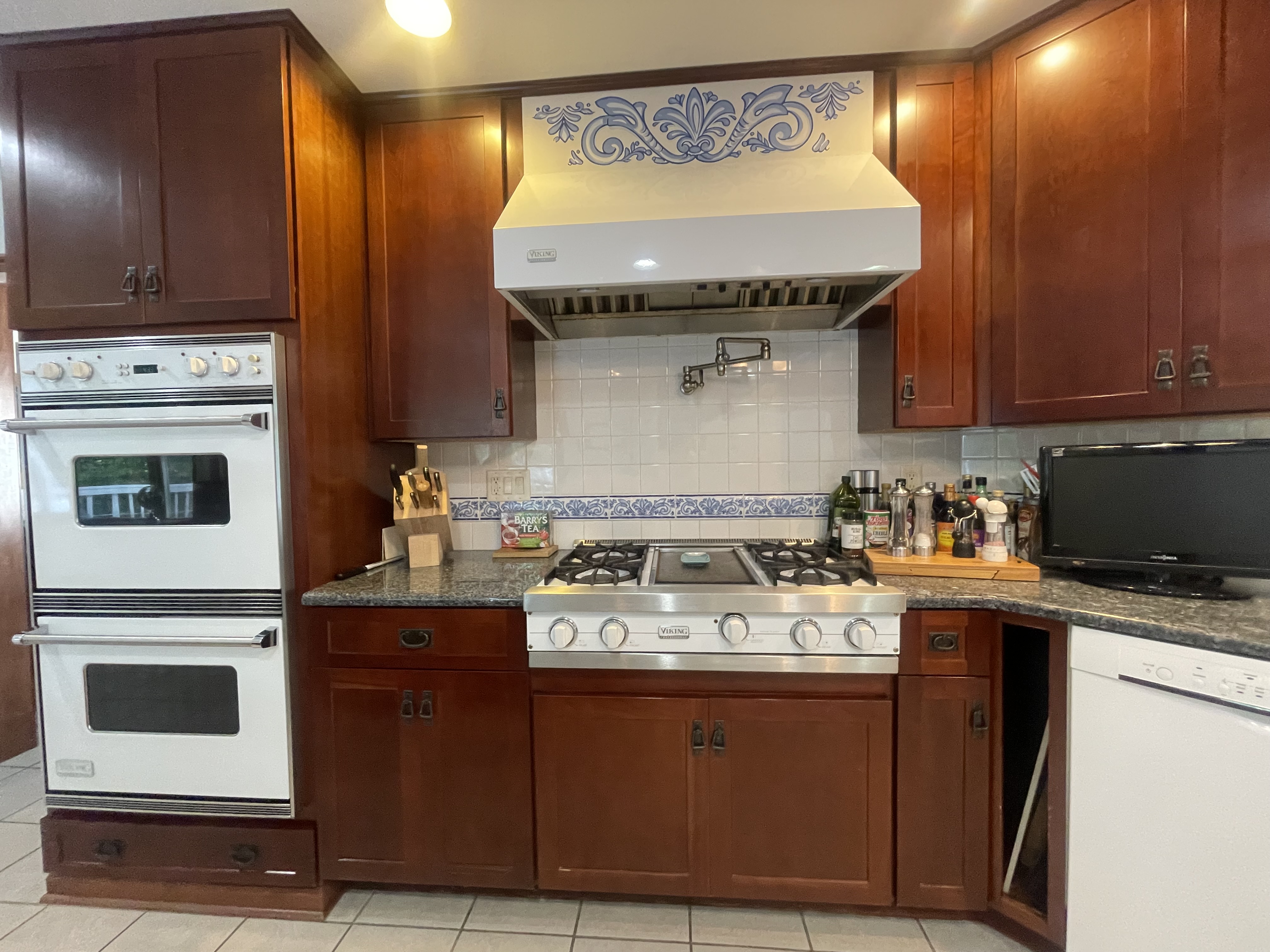 Murphysboro, Illinois, 62966, United States, 5 Bedrooms Bedrooms, ,6 BathroomsBathrooms,Residential,For Sale,1977081