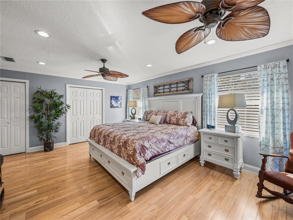 Lakeland, Florida, 33810, United States, 5 Bedrooms Bedrooms, ,4 BathroomsBathrooms,Residential,For Sale,1696884