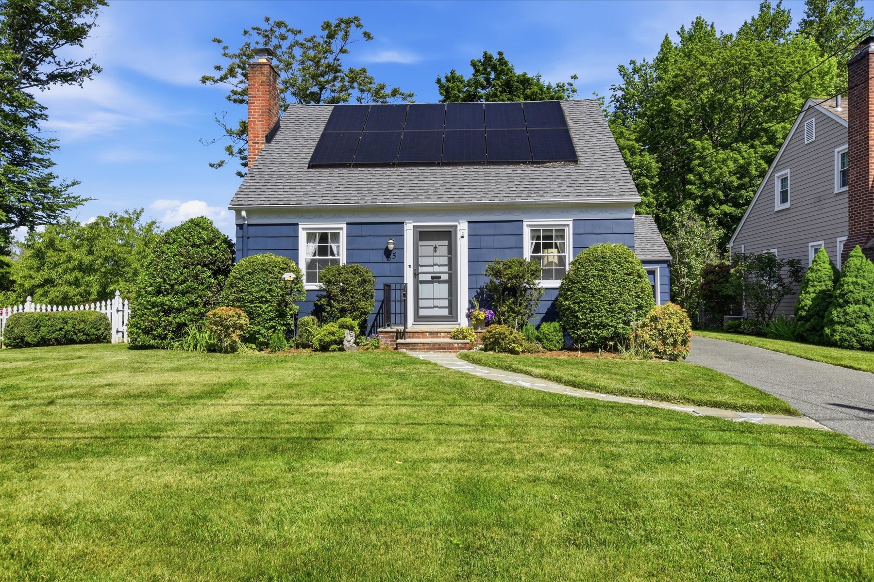  ?Shadylawn? Neighborhood Cape Cod Home With a Flowing Floorplan - 物件實景