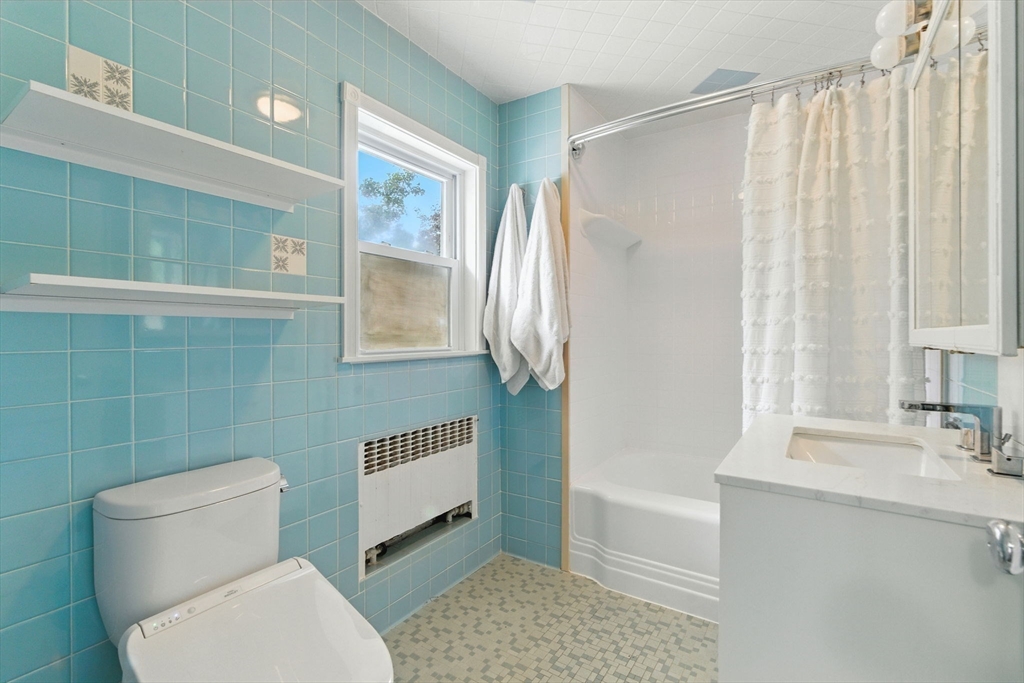 Stoneham, Massachusetts, 02180, United States, 3 Bedrooms Bedrooms, ,2 BathroomsBathrooms,Residential,For Sale,1939949