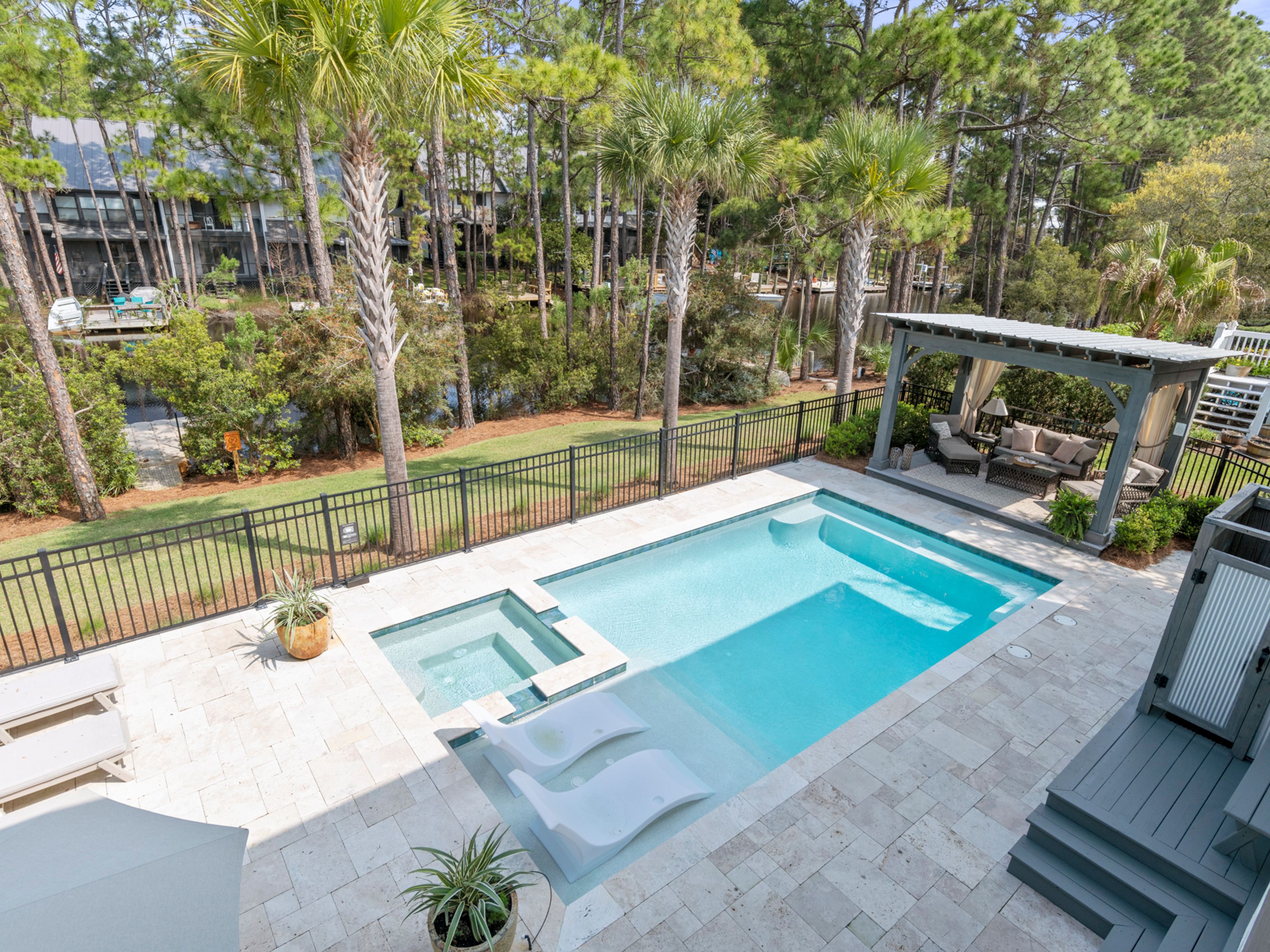  Lakefront Beach Retreat With Pool, Dock And Elevator - 物件實景