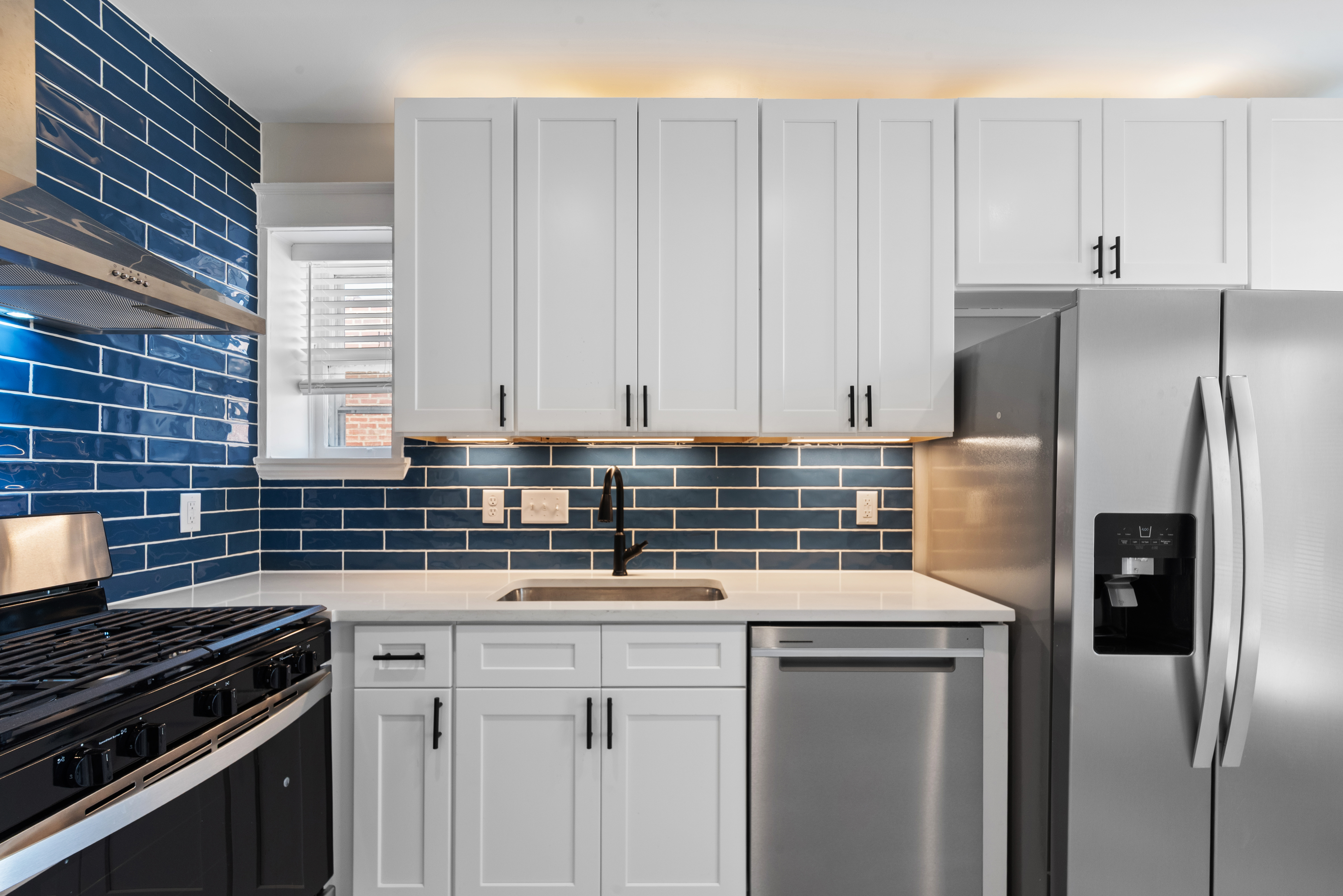  Renovated Richmond Heights Two-Family - 物件實景
