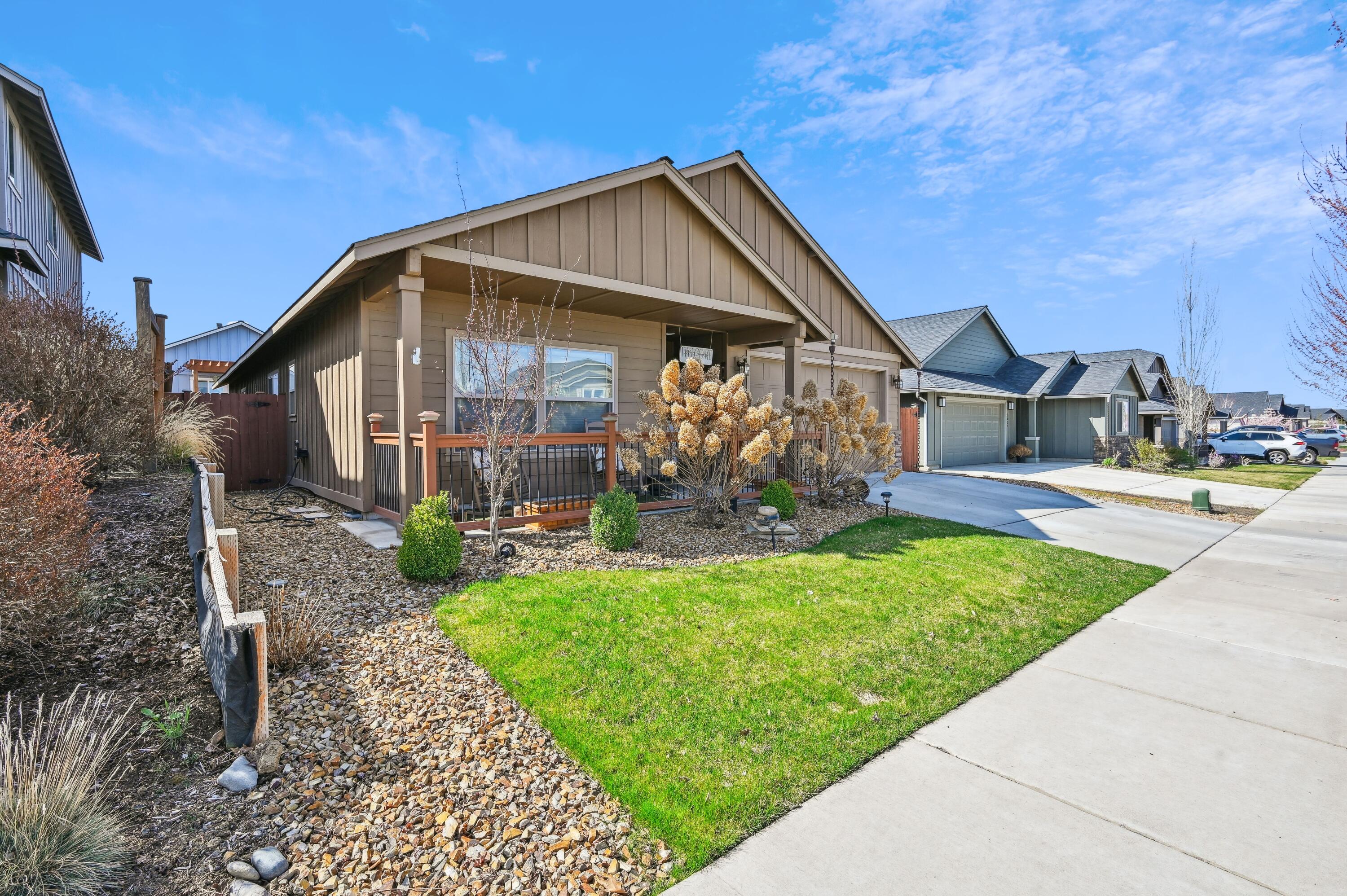 Redmond, Oregon, 97756, United States, 4 Bedrooms Bedrooms, ,3 BathroomsBathrooms,Residential,For Sale,1770354
