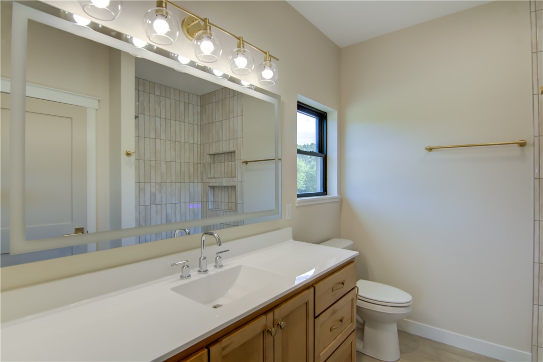 Eau Claire, Wisconsin, 54701, United States, 5 Bedrooms Bedrooms, ,3 BathroomsBathrooms,Residential,For Sale,1983873