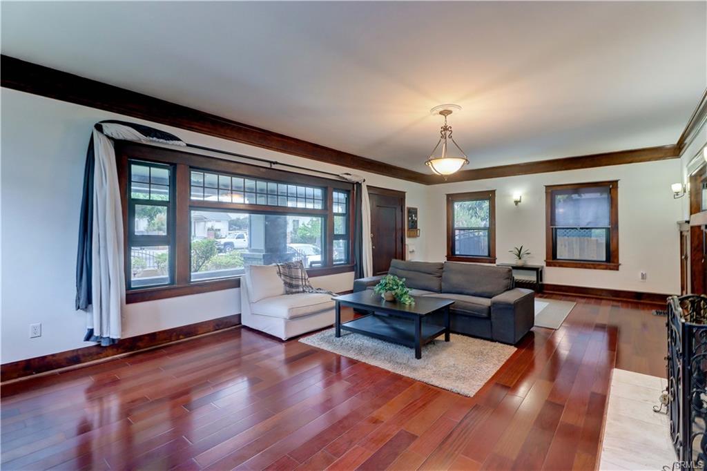 Los ANgeles, California, 90004, United States, 5 Bedrooms Bedrooms, ,2 BathroomsBathrooms,Residential,For Sale,1756474