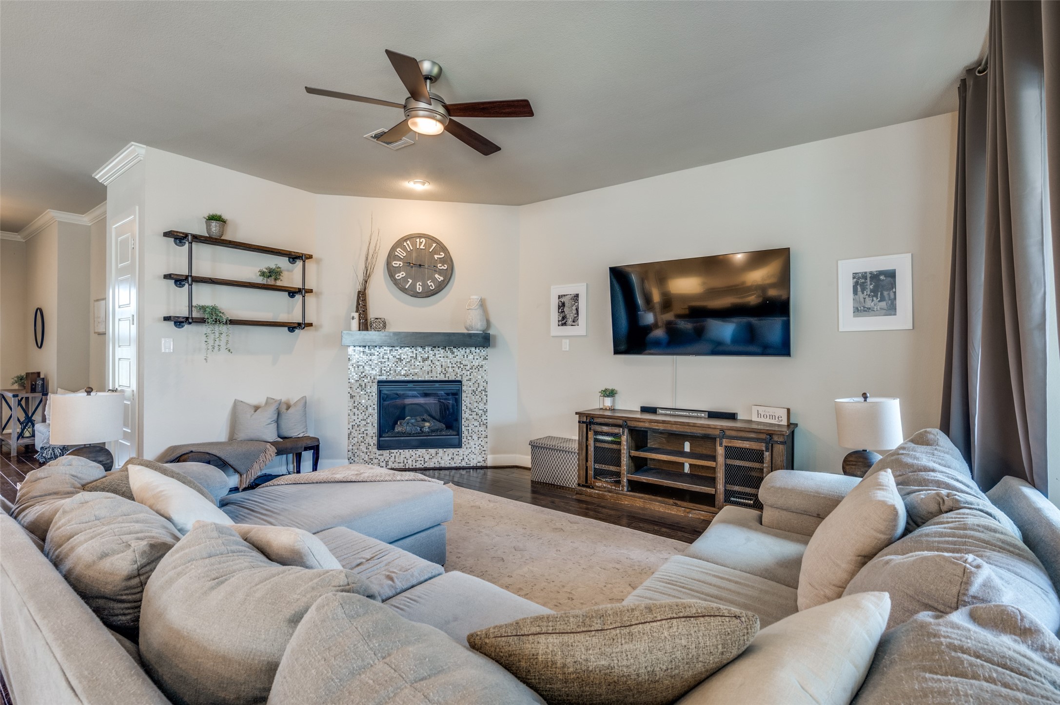 Arlington, Texas, 76005, United States, 4 Bedrooms Bedrooms, ,4 BathroomsBathrooms,Residential,For Sale,1857348