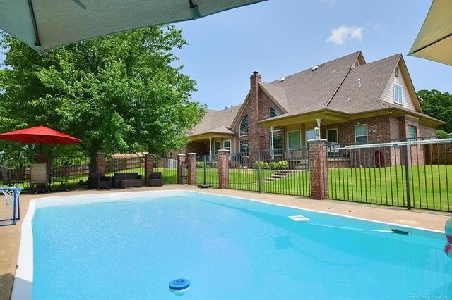 Tahlequah, Oklahoma, 74464, United States, 5 Bedrooms Bedrooms, ,5 BathroomsBathrooms,Residential,For Sale,1977859
