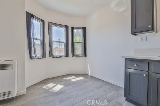 Los Angeles, California, 90001, United States, 4 Bedrooms Bedrooms, ,Residential,For Sale,1928071