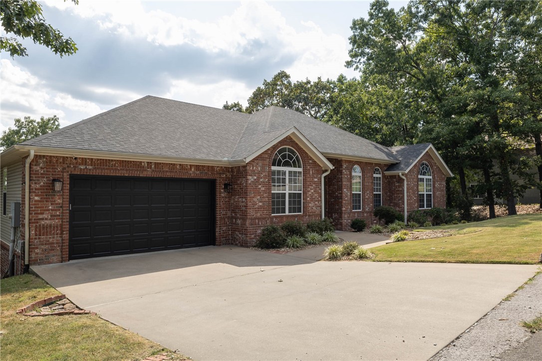 Bella Vista, Arkansas, 72714, United States, 4 Bedrooms Bedrooms, ,4 BathroomsBathrooms,Residential,For Sale,1918592