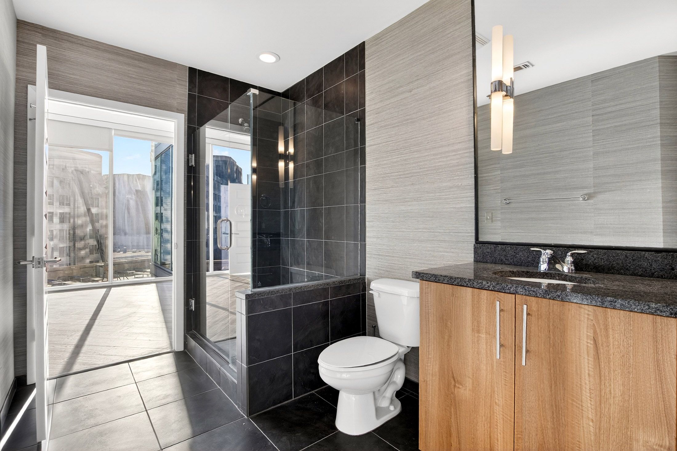  Iconic Intown Living at 1010 Midtown - 物件實景