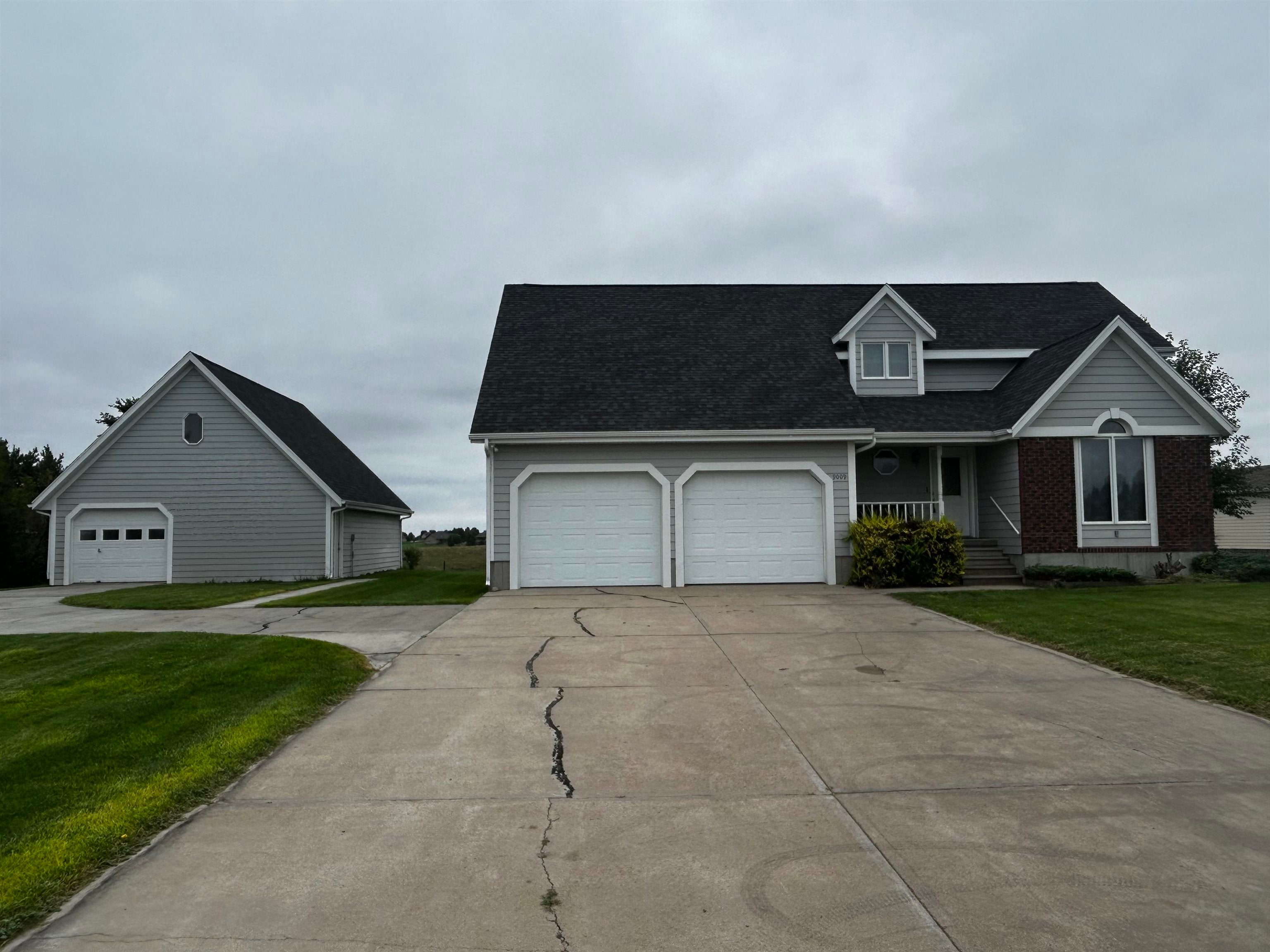 NORTH PLATTE, Nebraska, 69101, United States, 4 Bedrooms Bedrooms, ,4 BathroomsBathrooms,Residential,For Sale,1941880