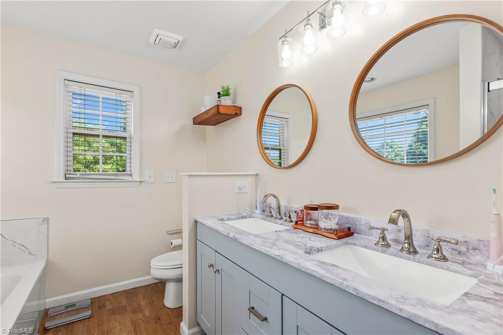 Clemmons, North Carolina, 27012, United States, 4 Bedrooms Bedrooms, ,3 BathroomsBathrooms,Residential,For Sale,1902242
