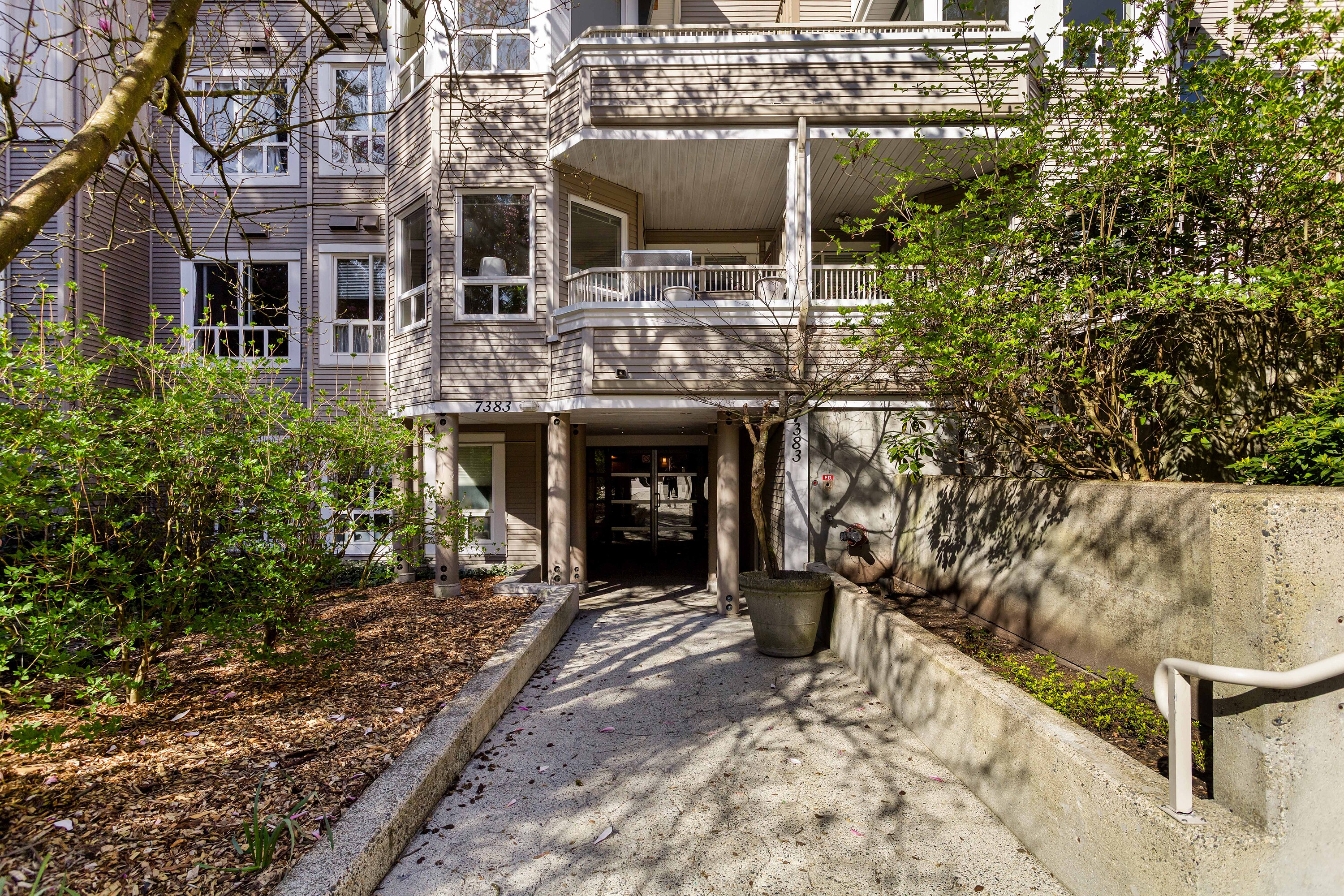  Burnaby One Bed and Den - 物件實景