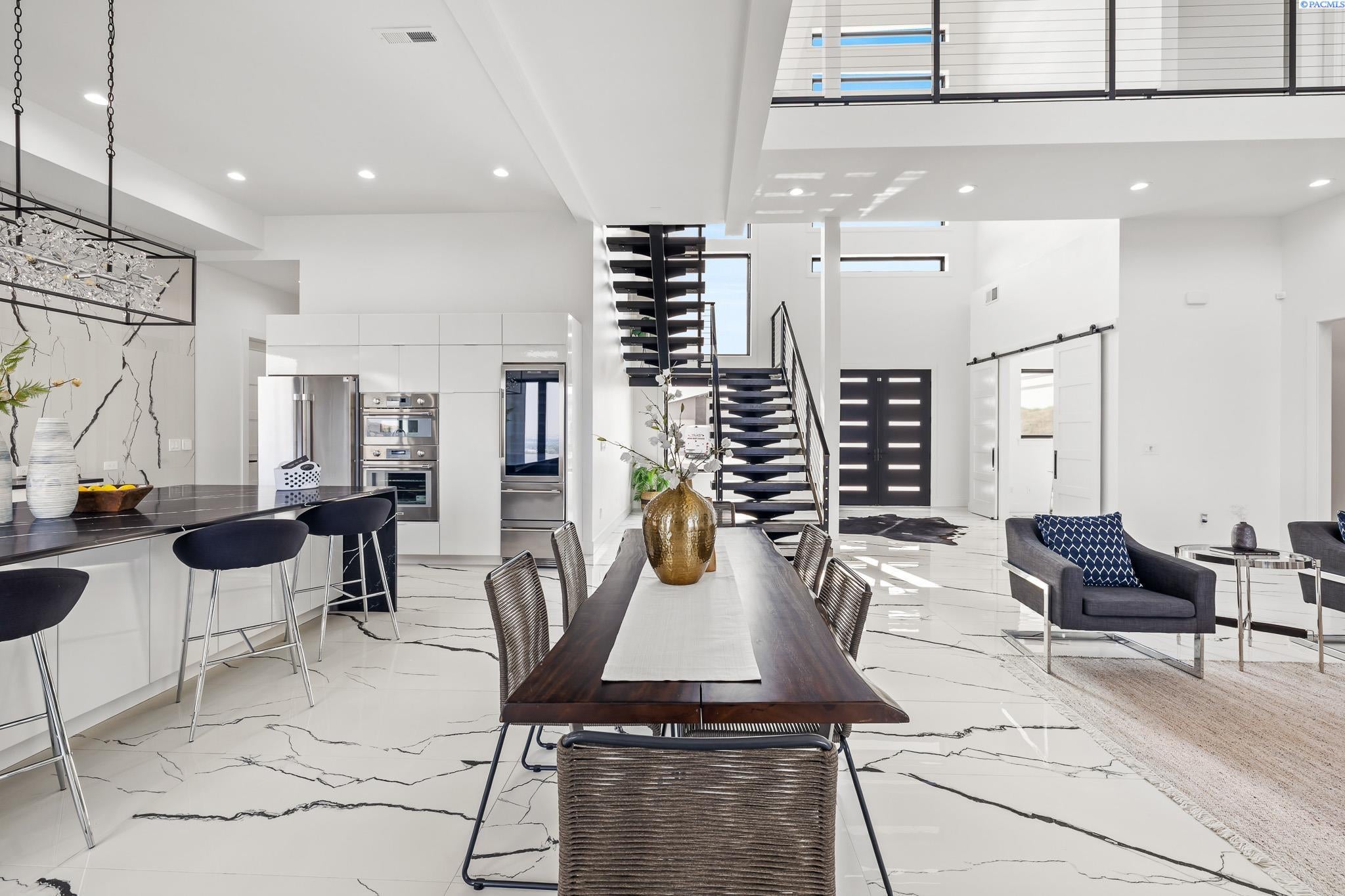 Kennewick, Washington, 99338, United States, 4 Bedrooms Bedrooms, ,6 BathroomsBathrooms,Residential,For Sale,1981644