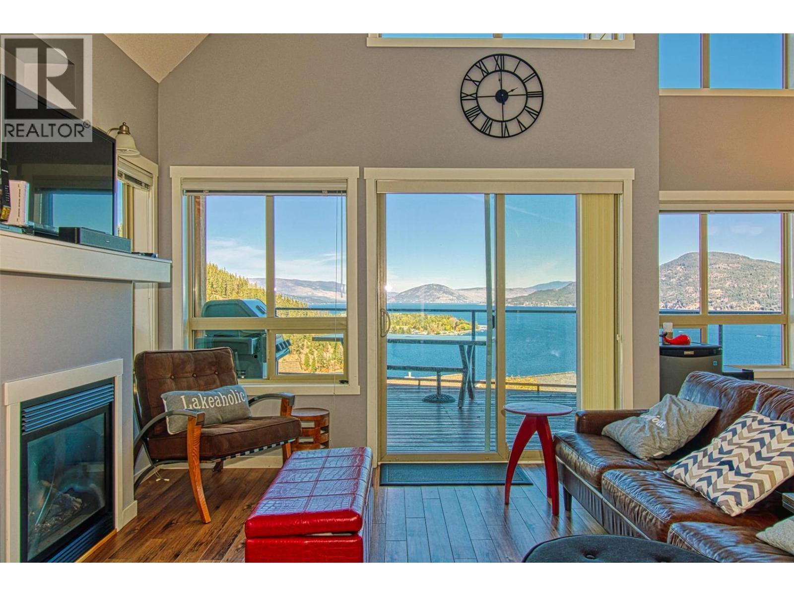 KELOWNA, British Columbia, V1Z 3R8, CA, 3 Bedrooms Bedrooms, ,2 BathroomsBathrooms,Residential,For Sale,1950768