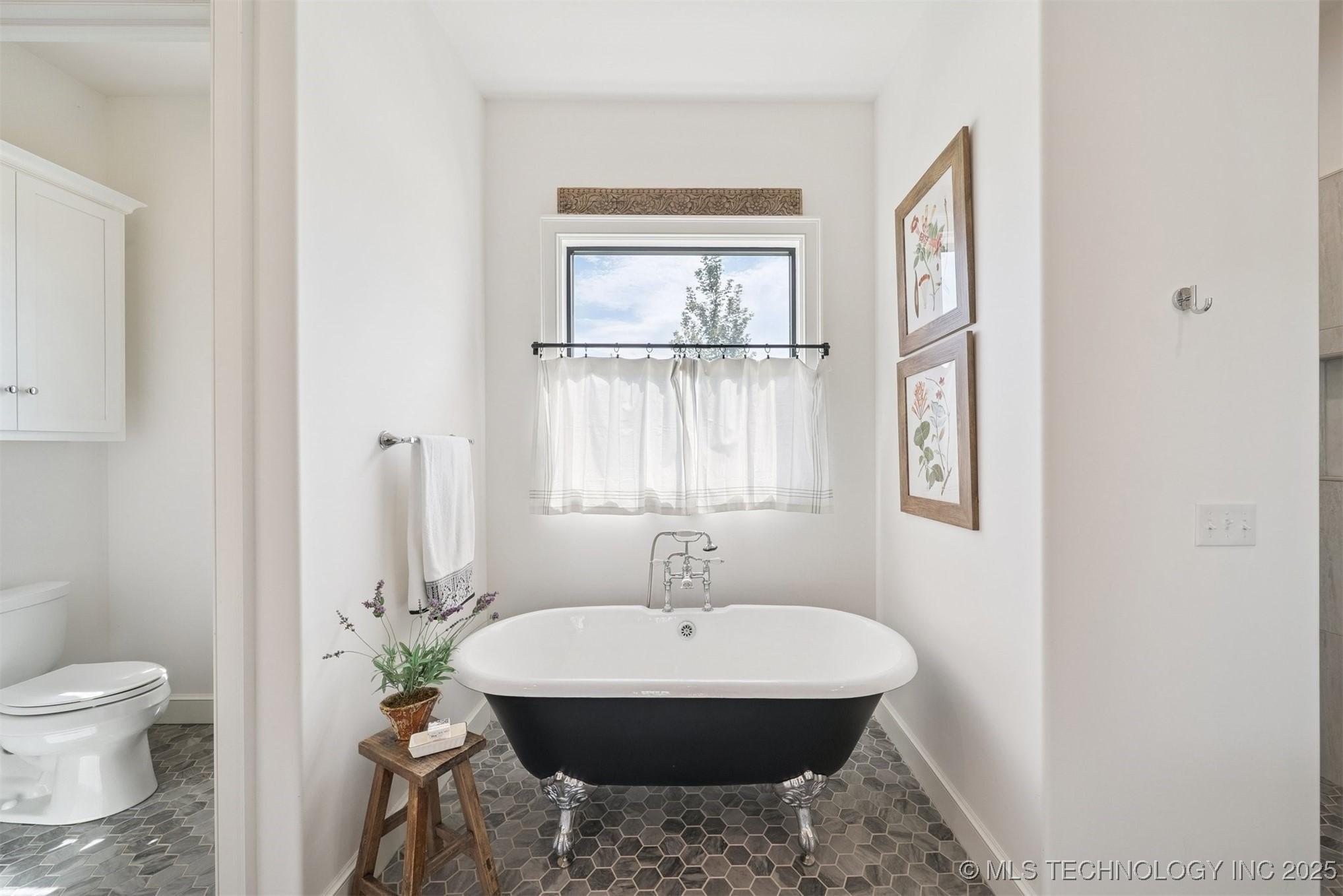 Broken Arrow, Oklahoma, 74014, United States, 4 Bedrooms Bedrooms, ,4 BathroomsBathrooms,Residential,For Sale,1983128