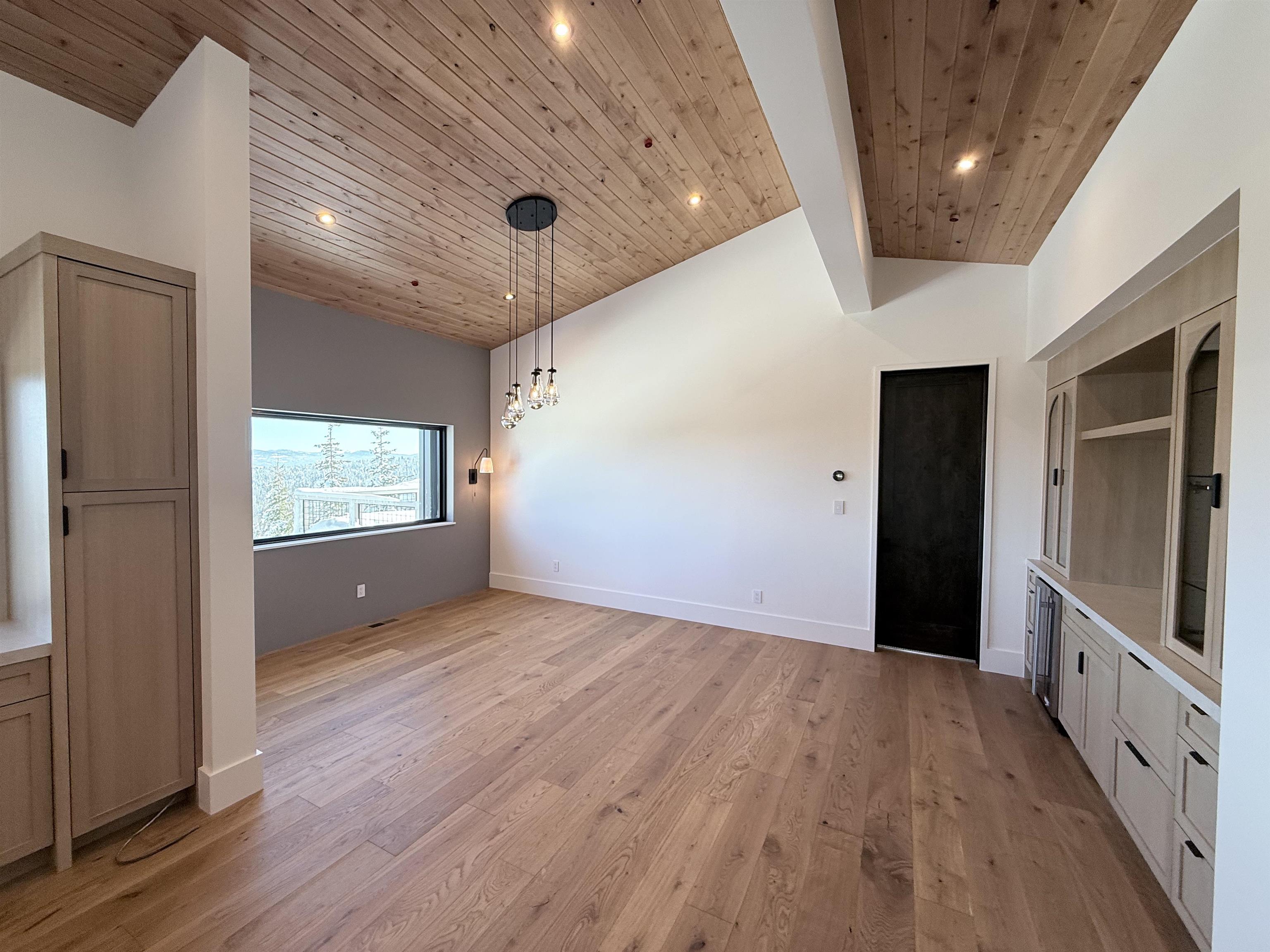 Truckee, California, 96161, United States, 5 Bedrooms Bedrooms, ,5 BathroomsBathrooms,Residential,For Sale,1992888