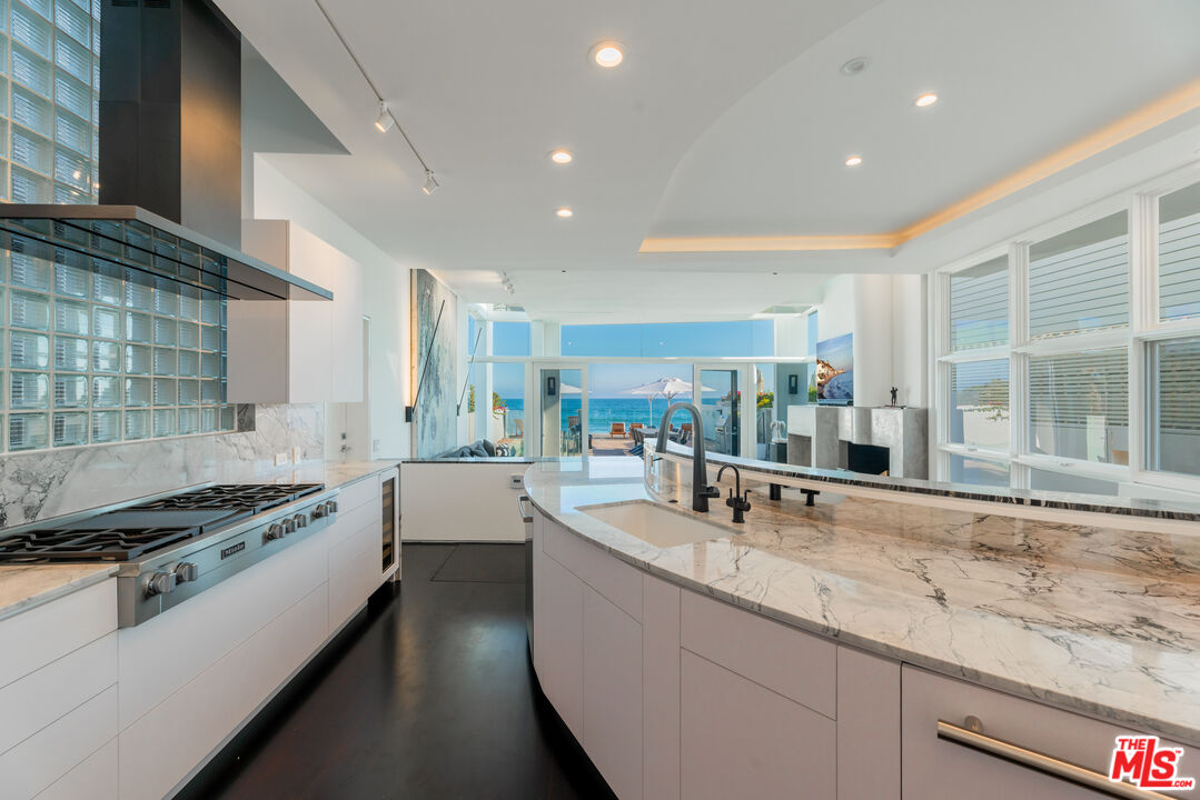 Malibu, California, 90265, United States, 4 Bedrooms Bedrooms, ,6 BathroomsBathrooms,Residential,For Sale,1912115