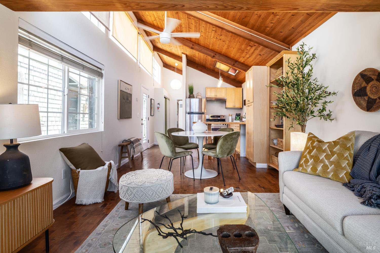 Sausalito, California, 94965, United States, 1 Bedroom Bedrooms, ,1 BathroomBathrooms,Residential,For Sale,1804395