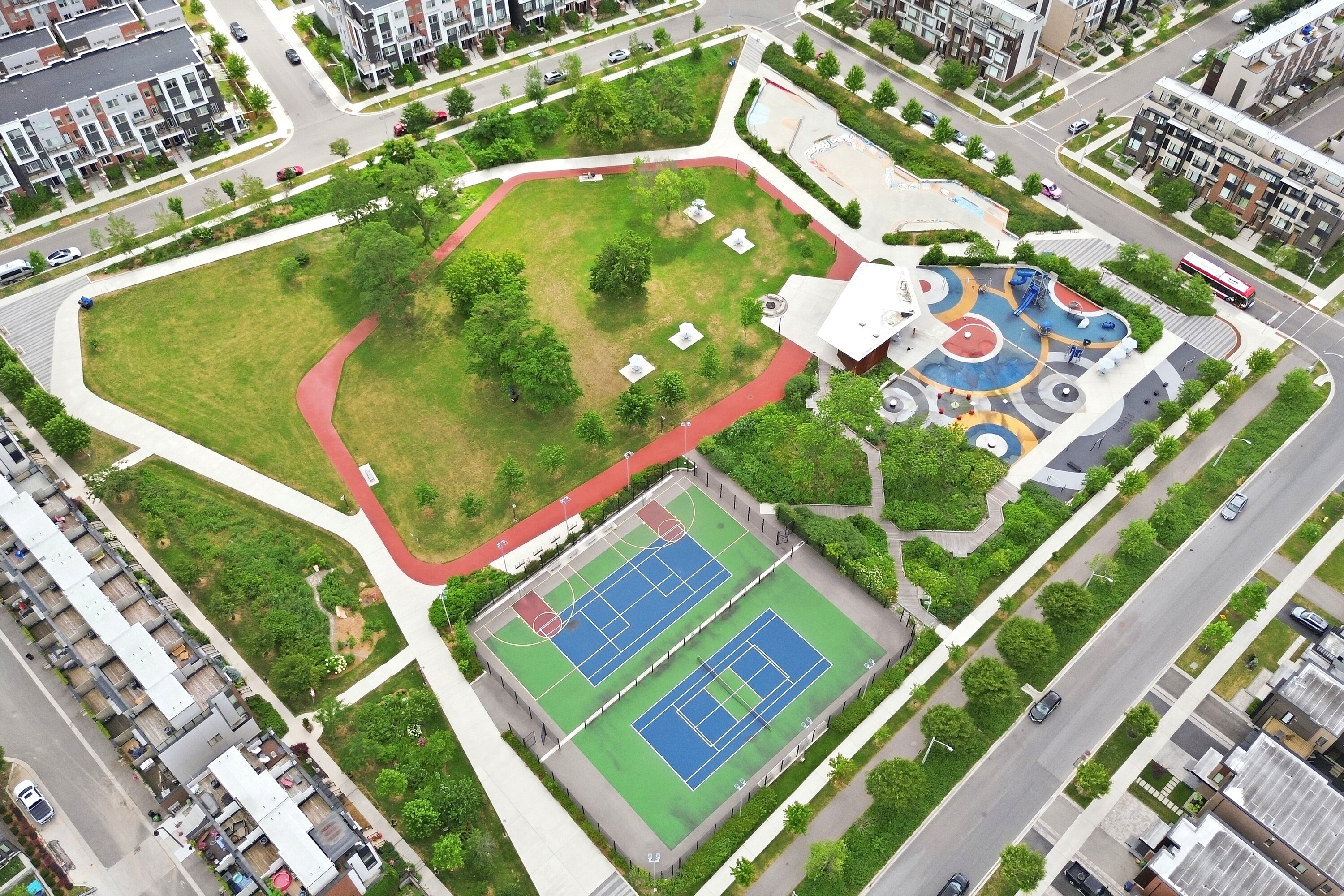  Steps to Downsview Park - 物件實景