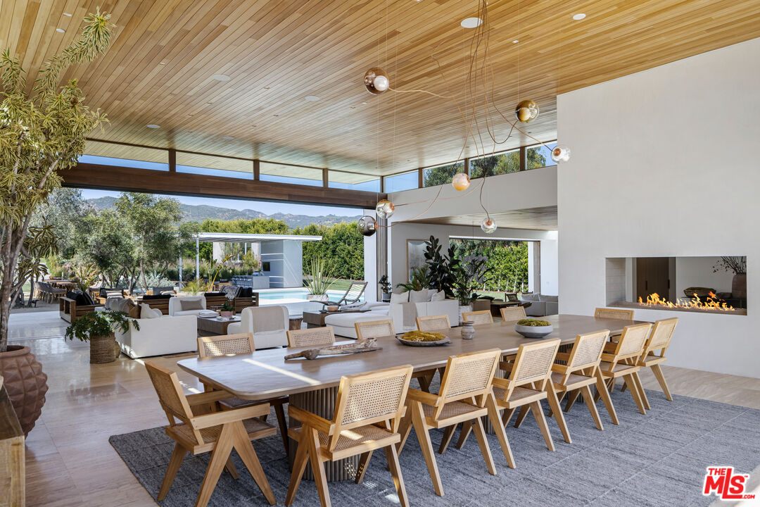 Malibu, California, 90265, United States, 5 Bedrooms Bedrooms, ,8 BathroomsBathrooms,Residential,For Sale,1925394