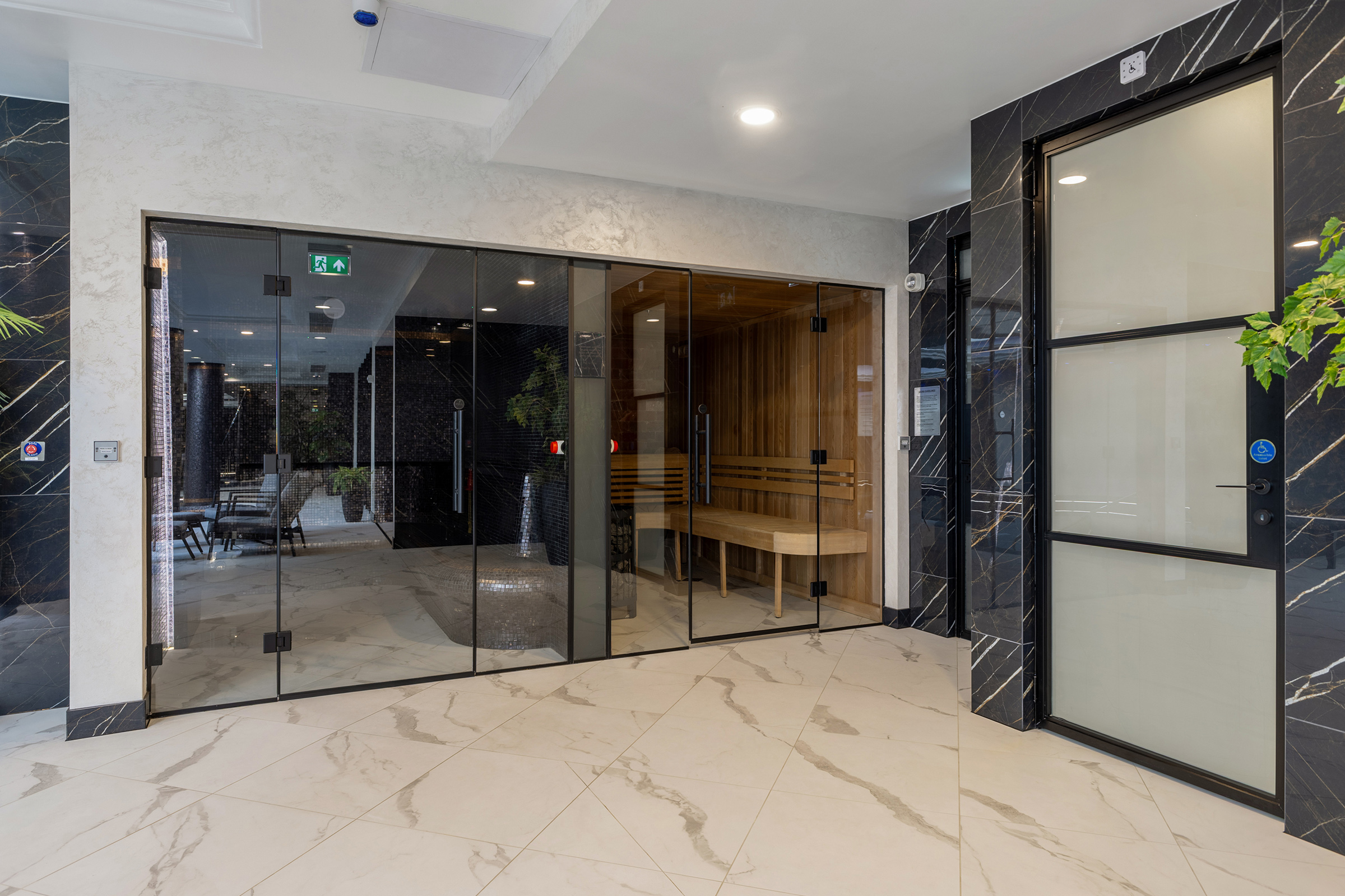  Penthouse residence with extensive terraces in a landmark gated estate - 物件實景