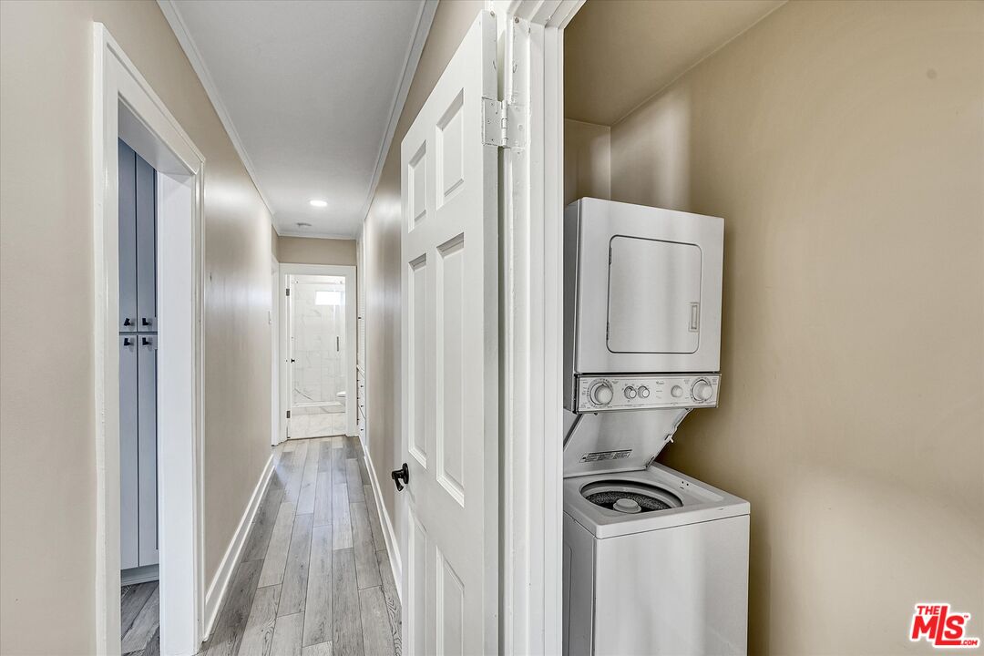 Los Angeles, California, 90043, United States, 2 Bedrooms Bedrooms, ,Residential,For Sale,1766185
