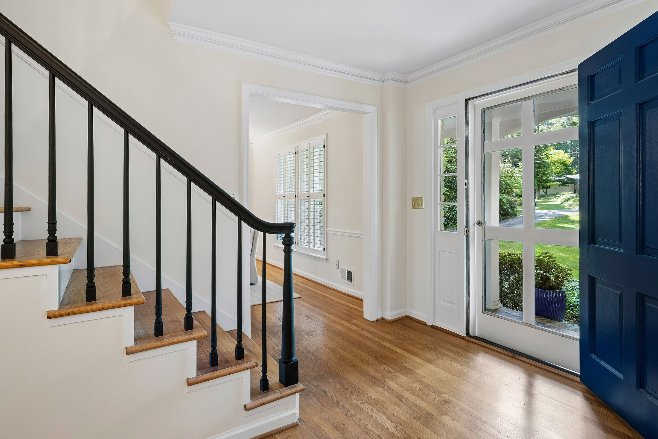  Timeless Character, Generous Living Spaces and a Quiet Cul-de-sac Location - 物件實景