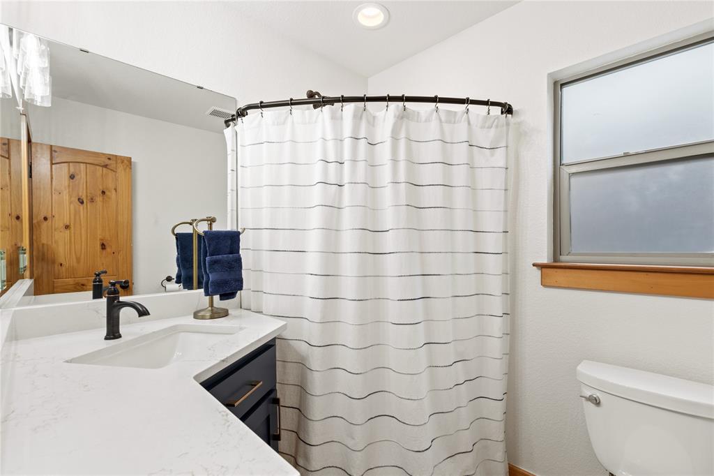 Pottsboro, Texas, 75076, United States, 5 Bedrooms Bedrooms, ,3 BathroomsBathrooms,Residential,For Sale,1794004