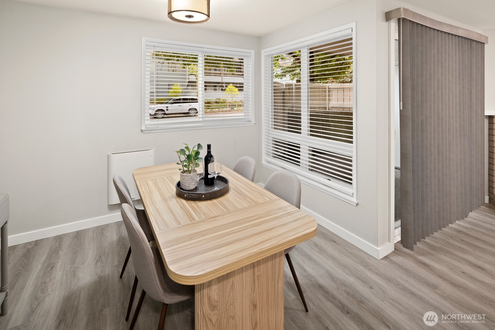 Mercer Island, Washington, 98040, United States, 2 Bedrooms Bedrooms, ,1 BathroomBathrooms,Residential,For Sale,1948638