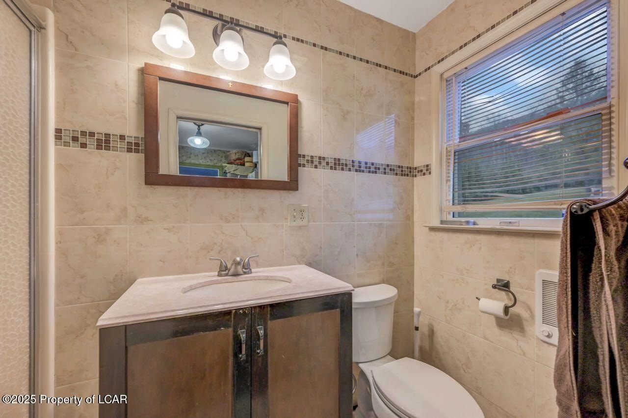 Sugarloaf, Pennsylvania, 18249, United States, 4 Bedrooms Bedrooms, ,3 BathroomsBathrooms,Residential,For Sale,1996756