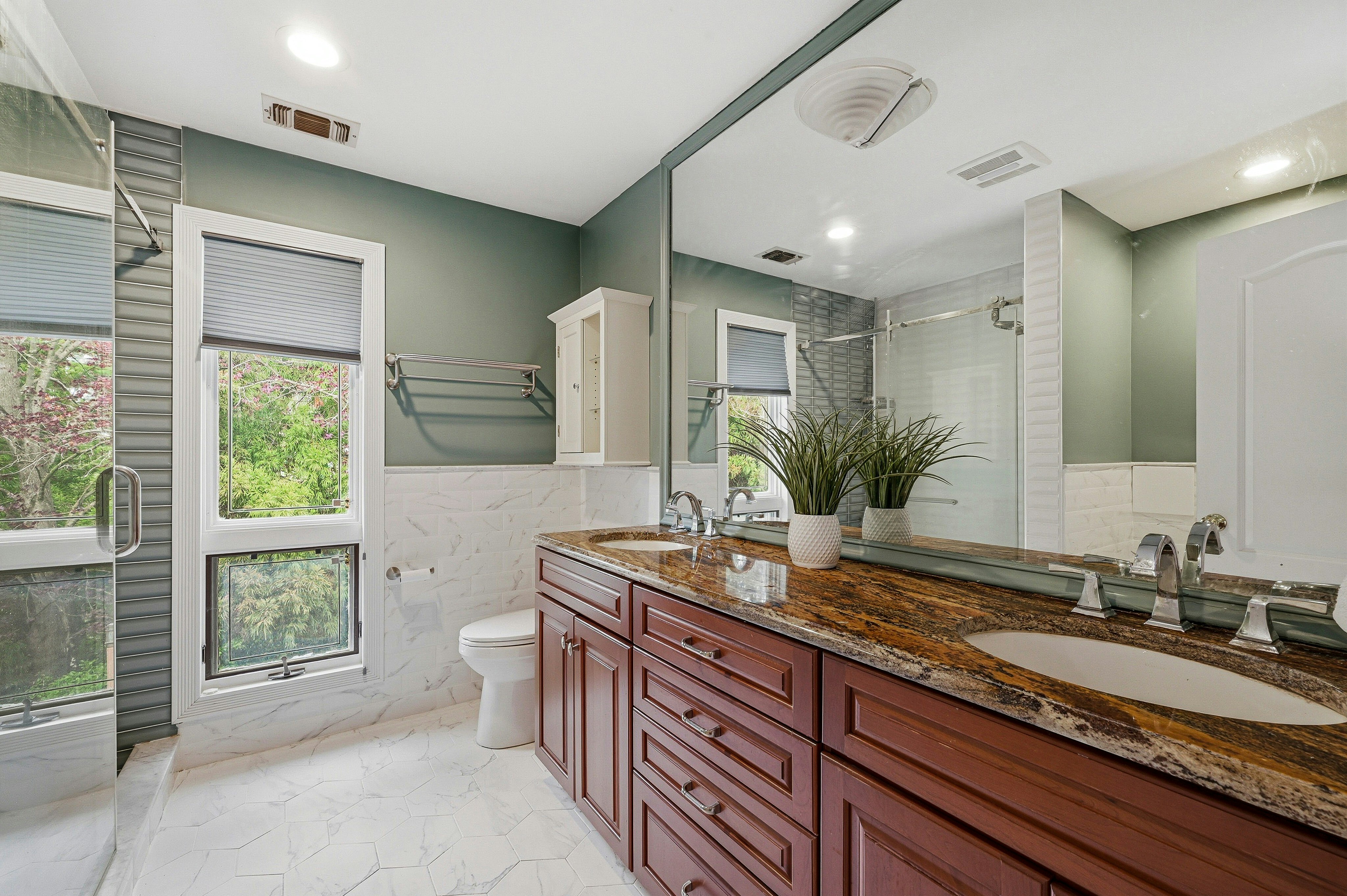  18 Aldgate Drive W, Manhasset, NY 11030 - 物件實景