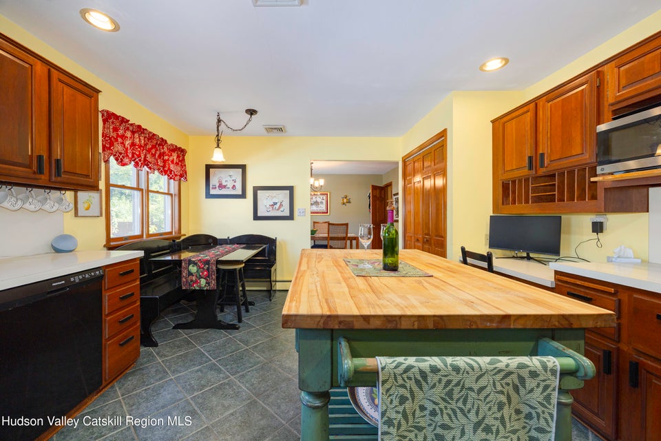 Saugerties, New York, 12477, United States, 3 Bedrooms Bedrooms, ,3 BathroomsBathrooms,Residential,For Sale,1974186