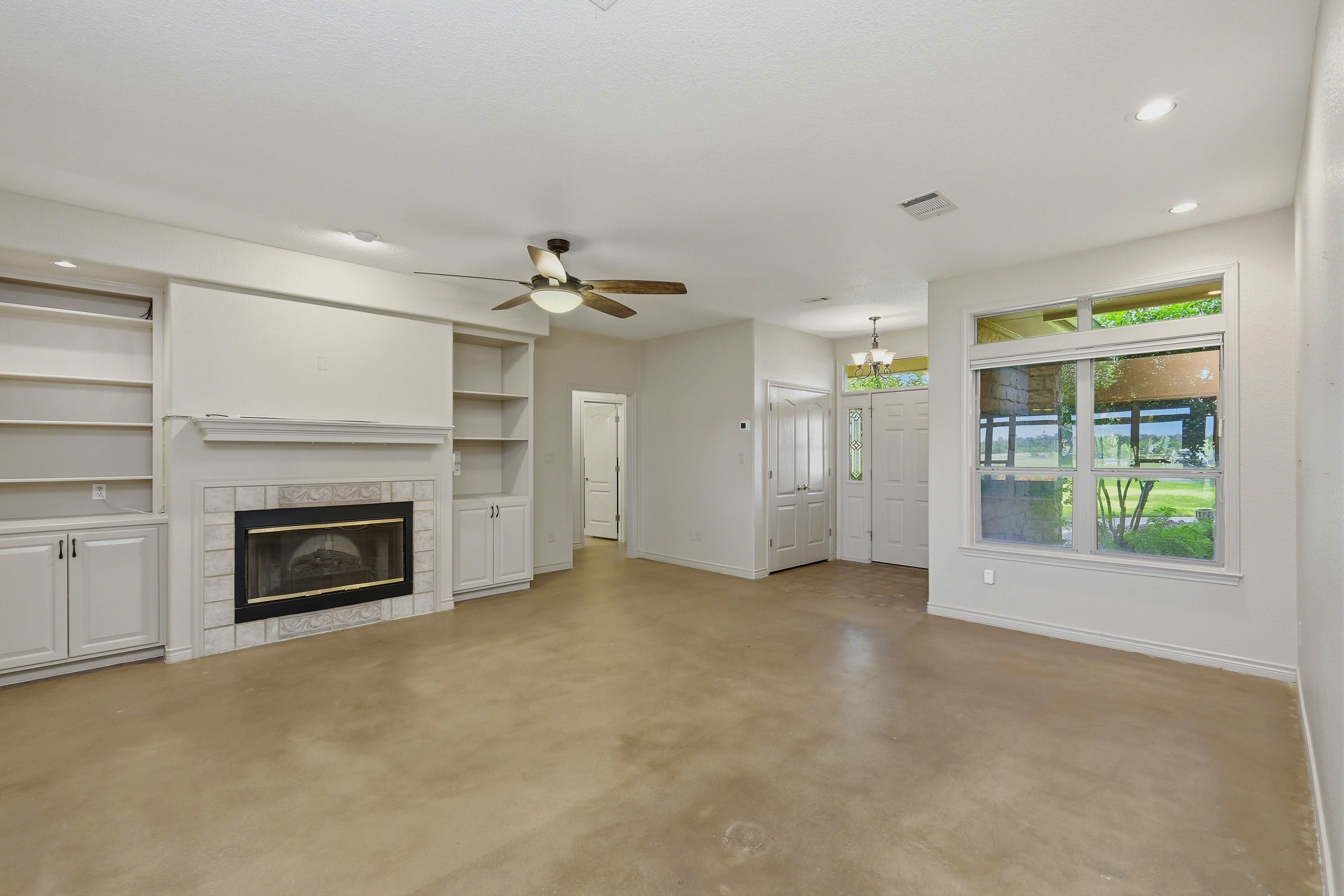  Gated Golf & Lake Community Home in Meadowlakes  Backs to Ranch - 物件實景