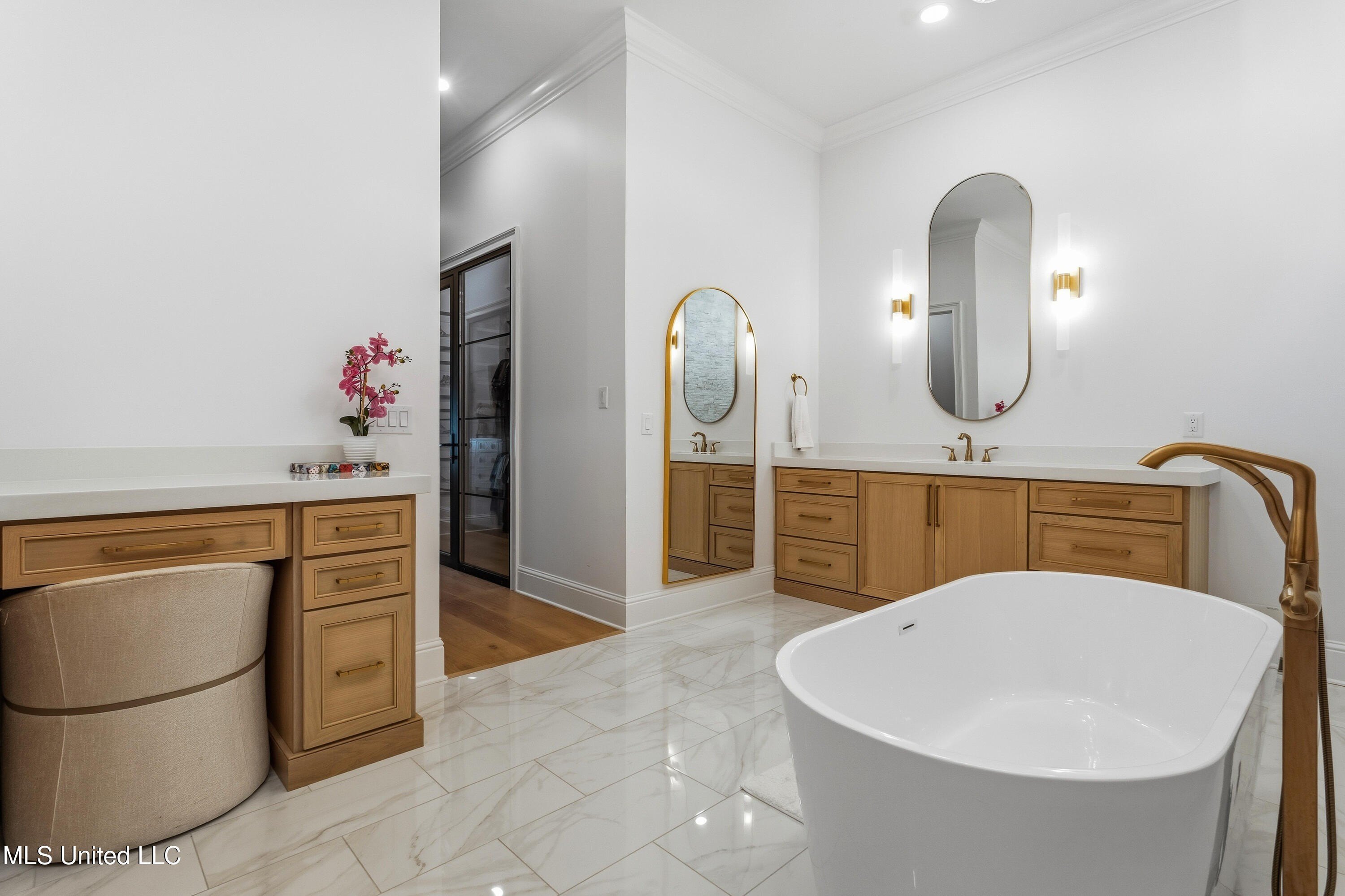 Biloxi, Mississippi, 39532, United States, 4 Bedrooms Bedrooms, ,4 BathroomsBathrooms,Residential,For Sale,1990750