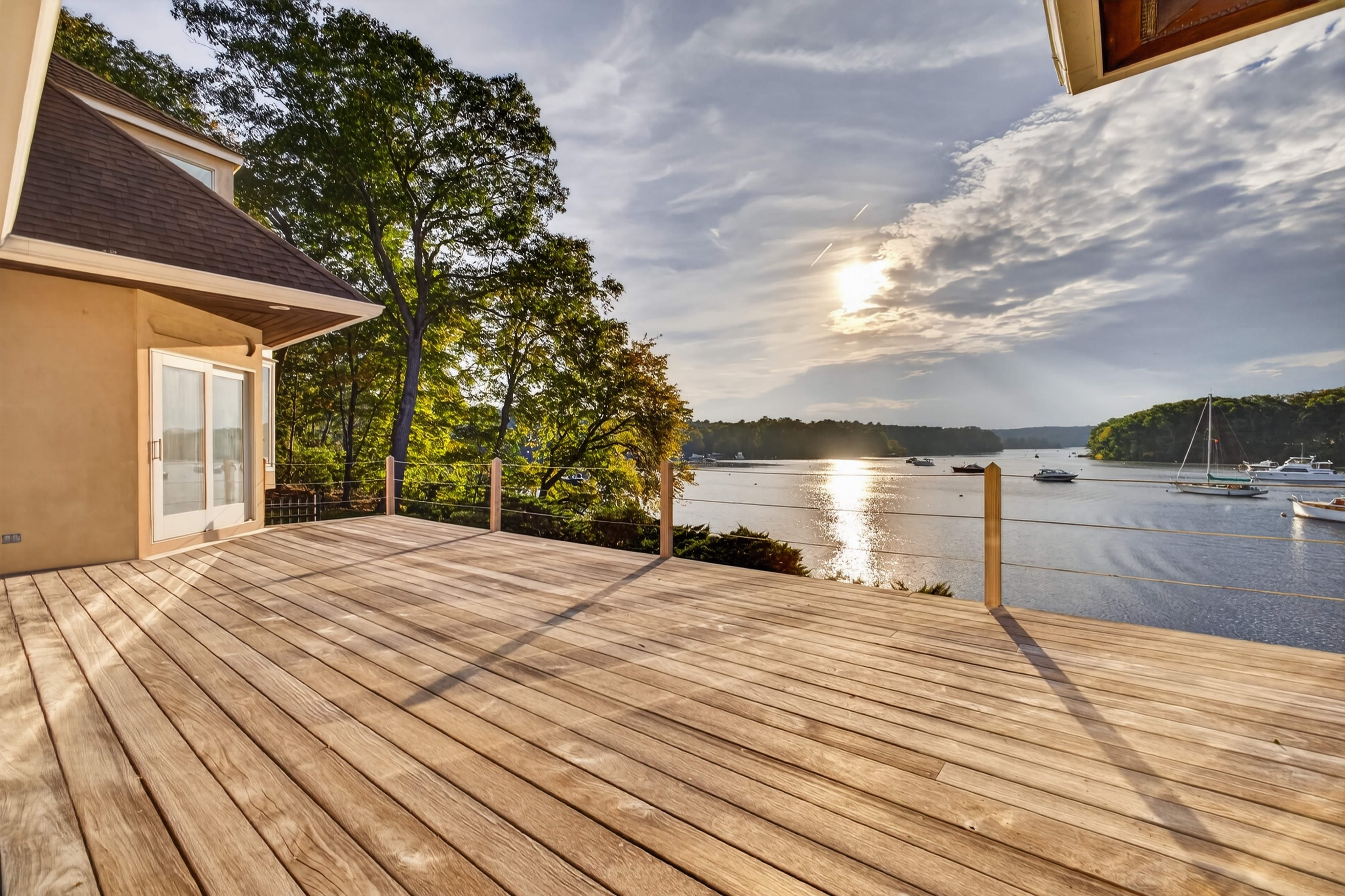  Set on 2.1 Private Acres Directly Along Hamburg Cove - 物件實景