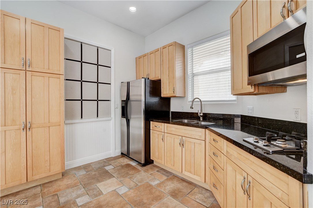 Henderson, Nevada, 89052, United States, 5 Bedrooms Bedrooms, ,4 BathroomsBathrooms,Residential,For Sale,1989374