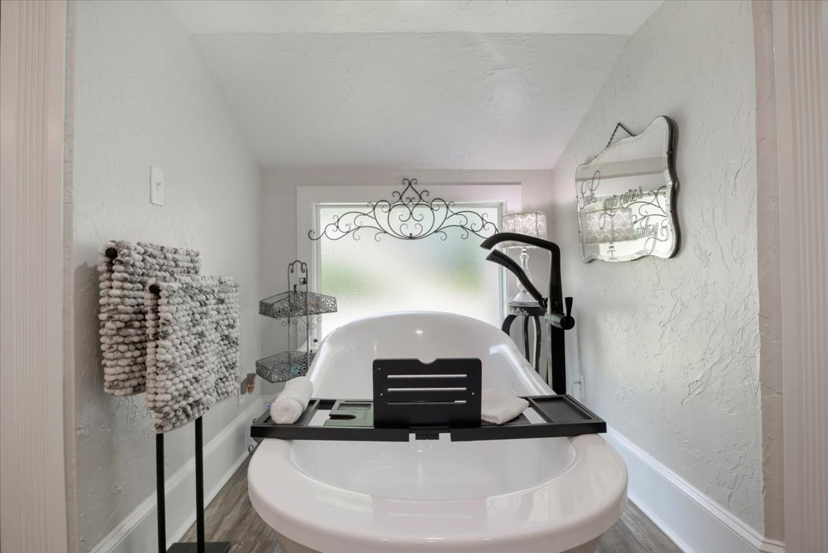 Carthage, Texas, 75633, United States, 5 Bedrooms Bedrooms, ,4 BathroomsBathrooms,Residential,For Sale,1804016