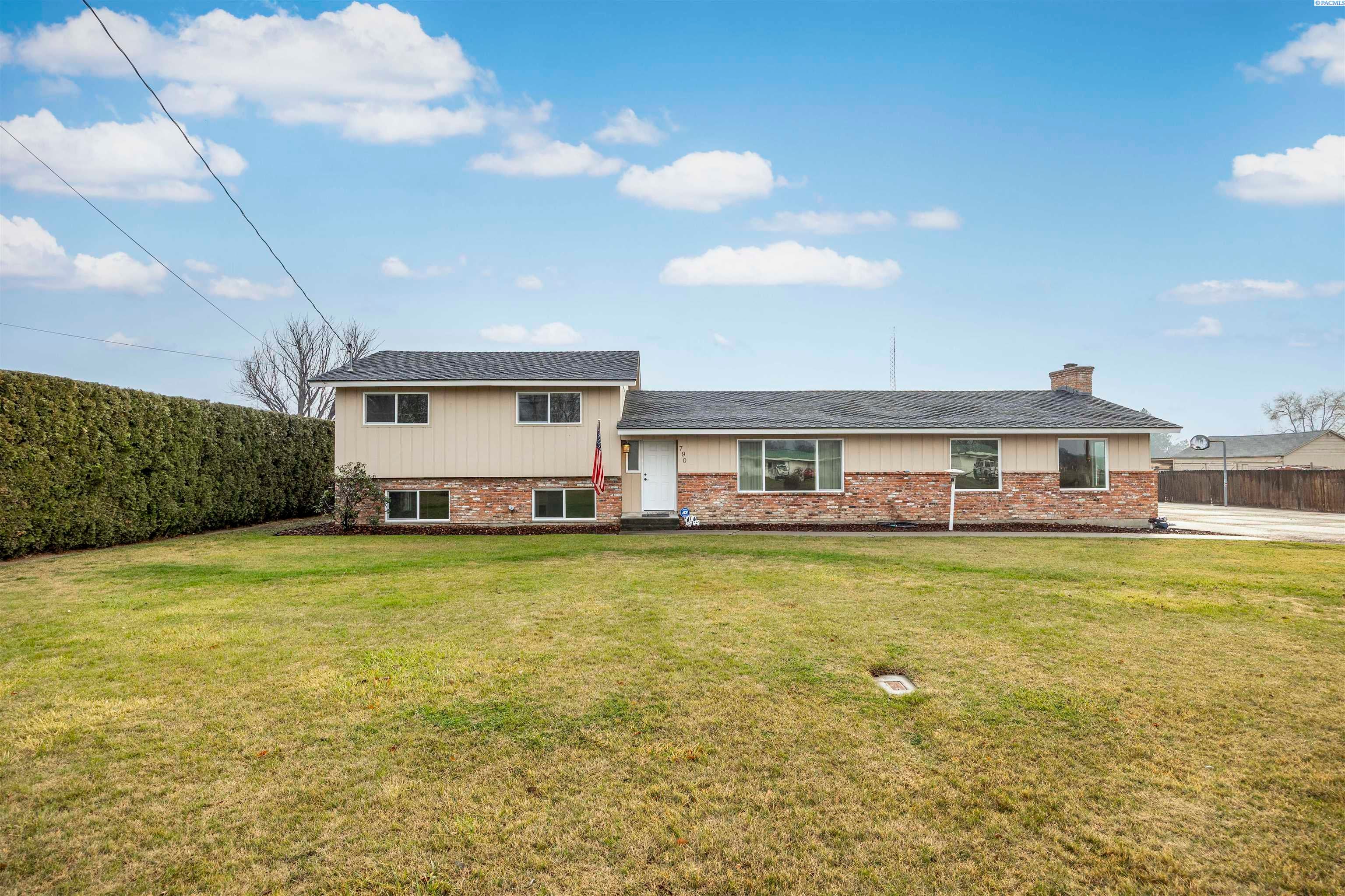 Grandview, Washington, 98930, United States, 4 Bedrooms Bedrooms, ,3 BathroomsBathrooms,Residential,For Sale,2007847