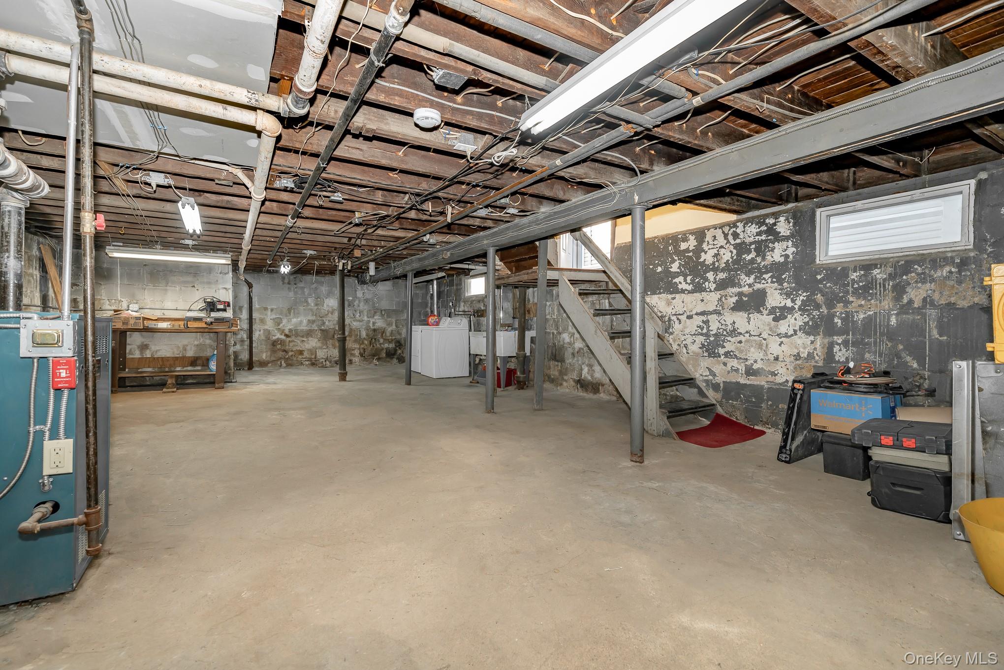 Mineola, New York, 11501, United States, 4 Bedrooms Bedrooms, ,2 BathroomsBathrooms,Residential,For Sale,2005697