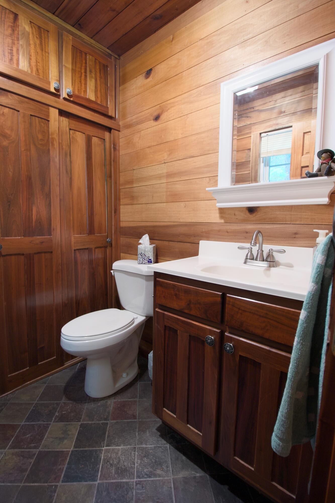 Hinton, West Virginia, 25951, United States, 3 Bedrooms Bedrooms, ,2 BathroomsBathrooms,Residential,For Sale,1847194