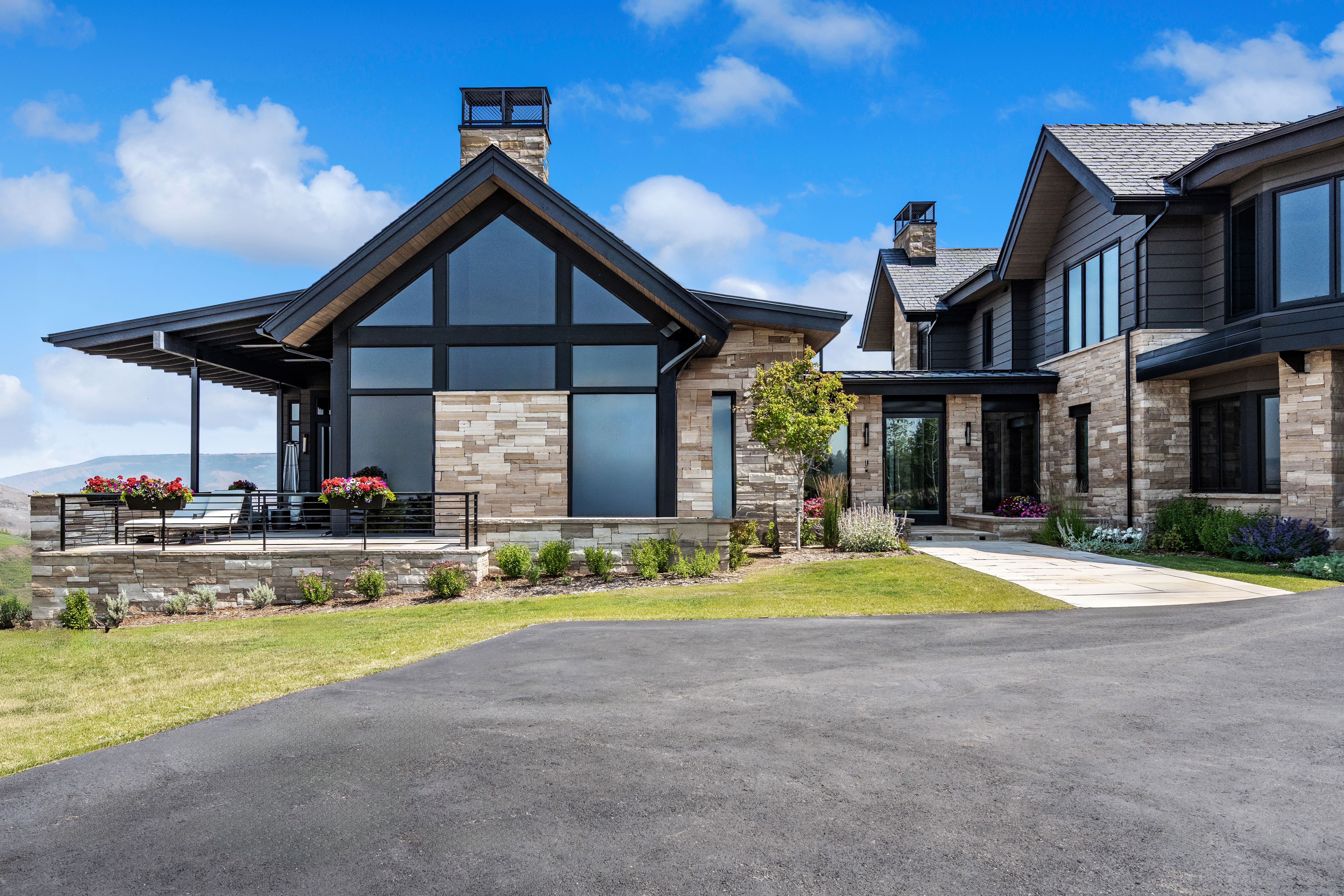  Designed to Embrace Both Grand Entertaining and Everyday Mountain Living - 物件實景