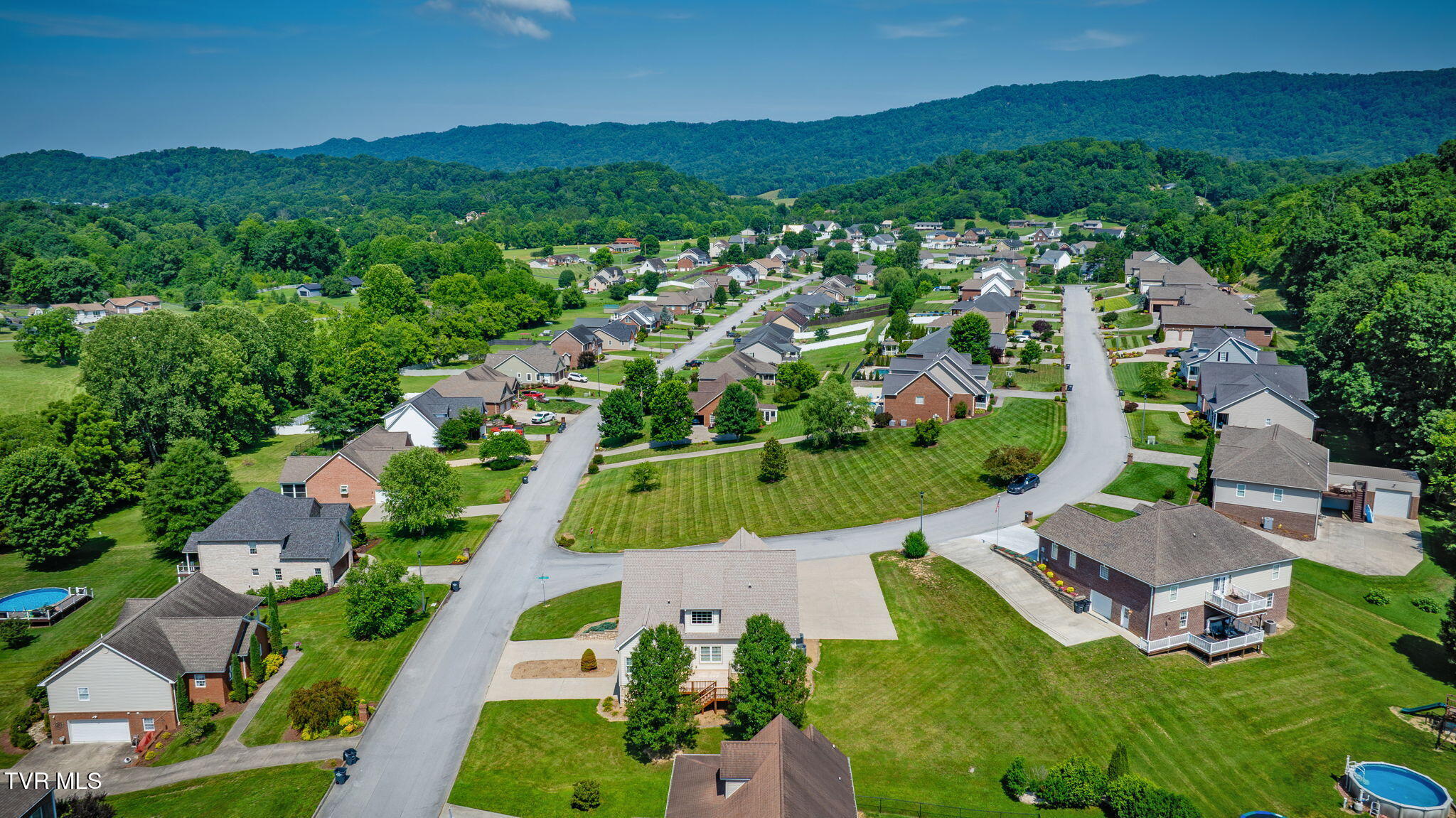 Kingsport, Tennessee, 37660, United States, 3 Bedrooms Bedrooms, ,4 BathroomsBathrooms,Residential,For Sale,1984458