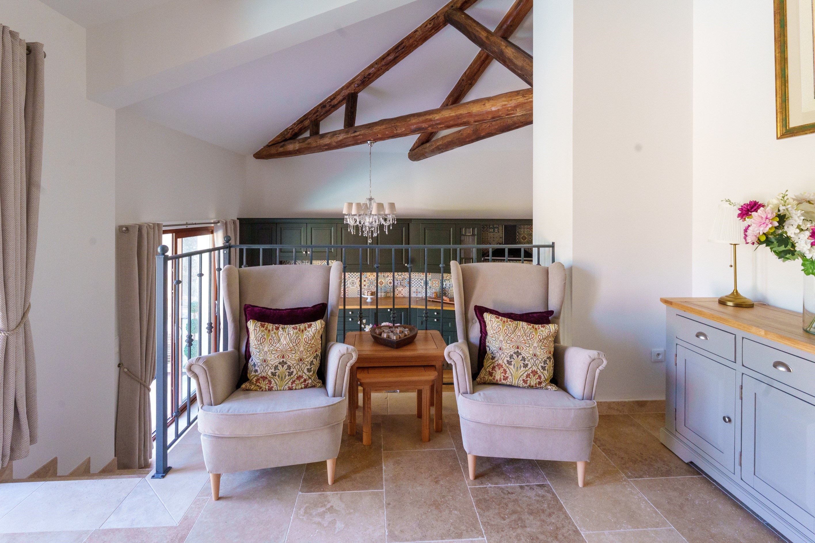  Beautifully Renovated Three-Bedroom Barn Conversion with Pool - 物件實景