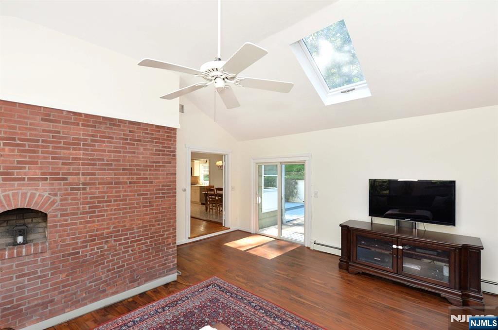 Oakland, New Jersey, 07436, United States, 3 Bedrooms Bedrooms, ,3 BathroomsBathrooms,Residential,For Sale,1934368