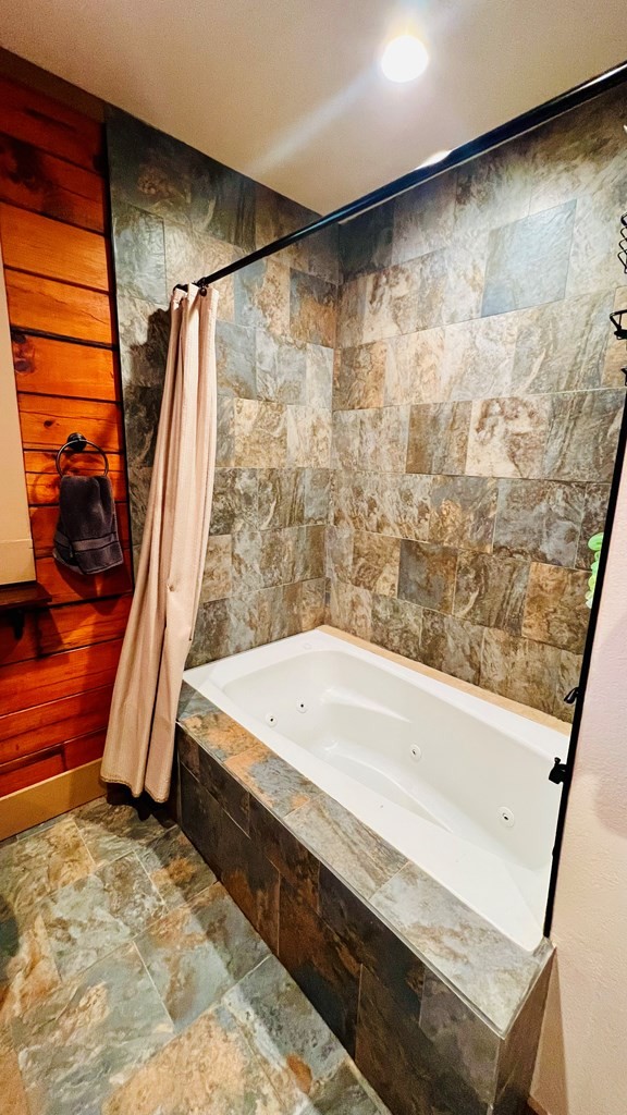 Blairsville, Georgia, 30512, United States, 3 Bedrooms Bedrooms, ,2 BathroomsBathrooms,Residential,For Sale,1930020
