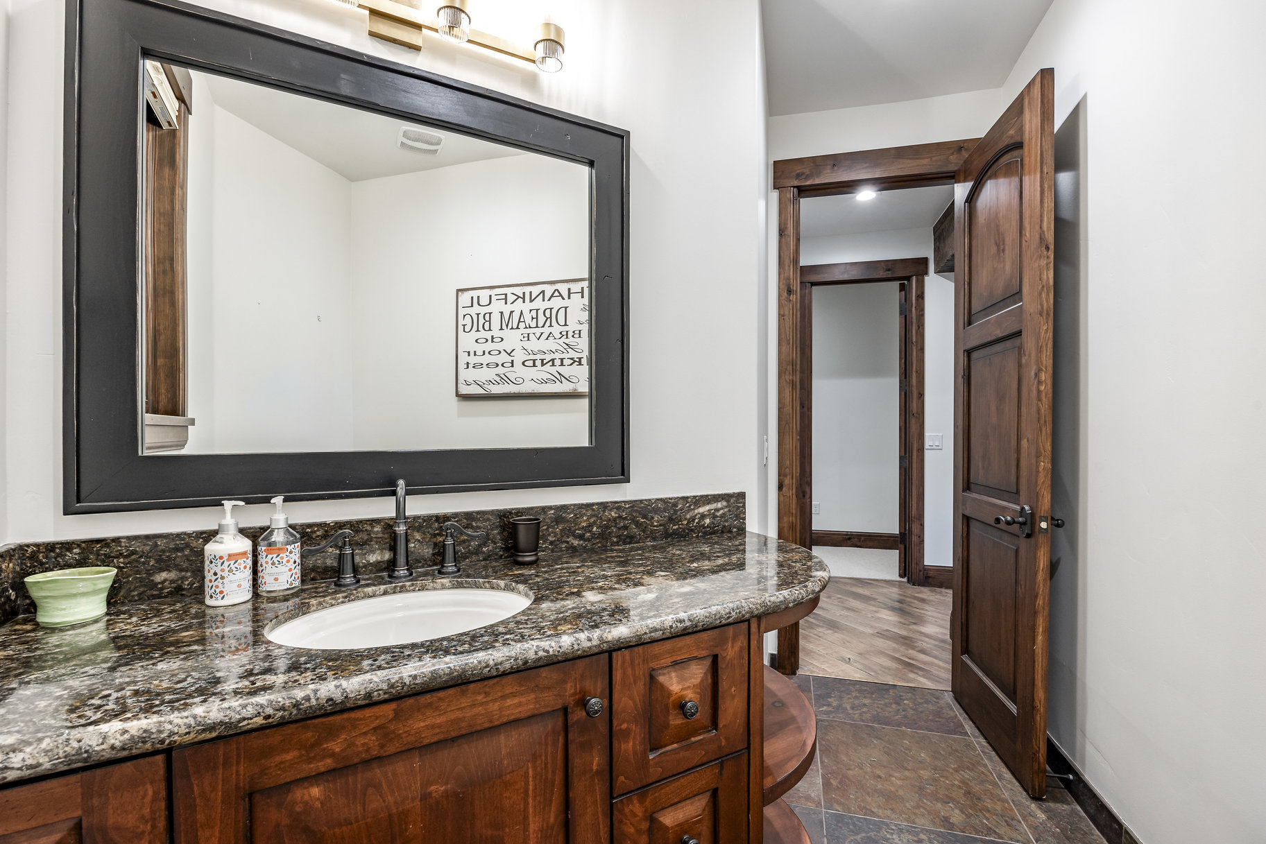  Rare Park Meadows Retreat with Creekside Setting and Expansive Ski Resort Views - 物件實景