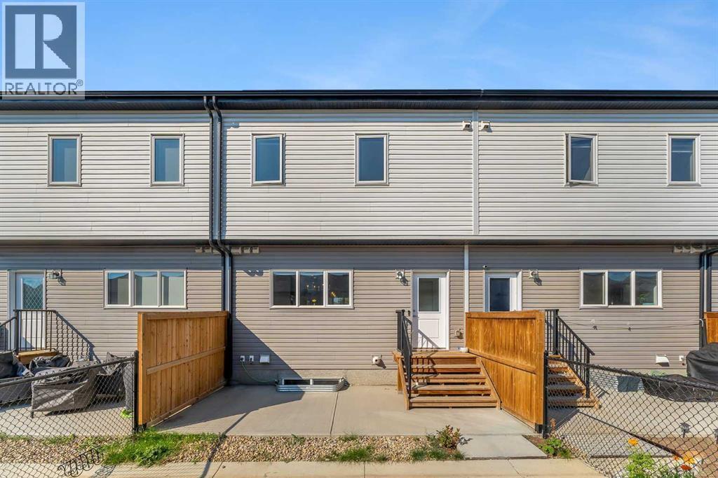 CALGARY, Alberta, T2X 4R1, CA, 3 Bedrooms Bedrooms, ,2 BathroomsBathrooms,Residential,For Sale,1949182